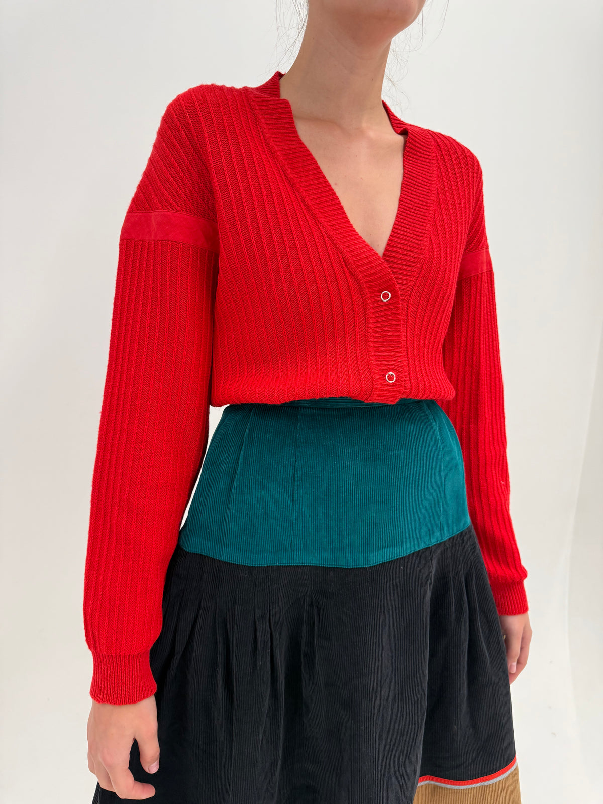 Cardigan vintage retro modern în croi lejer din mix de lana extrafina cherry red