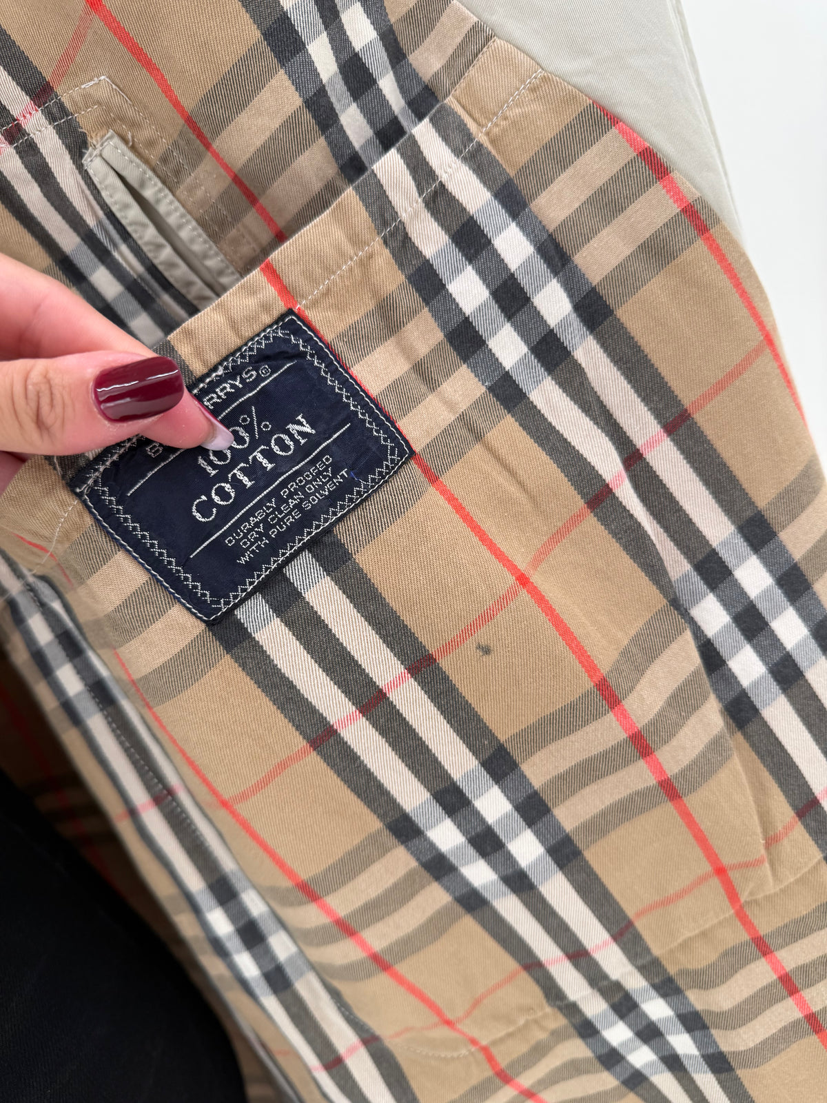 Trench old vintage Burberry anii 70 din bumbac impermeabilizat și căptușeală iconică Nova Check