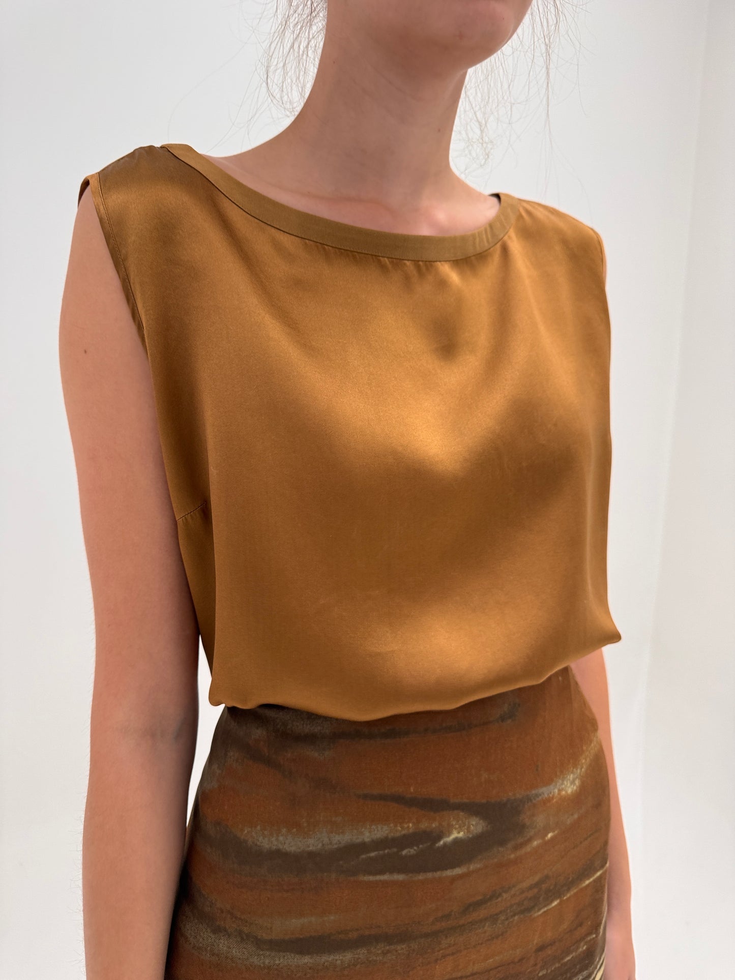 Top copper brown din mătase naturală în croi minimalist
