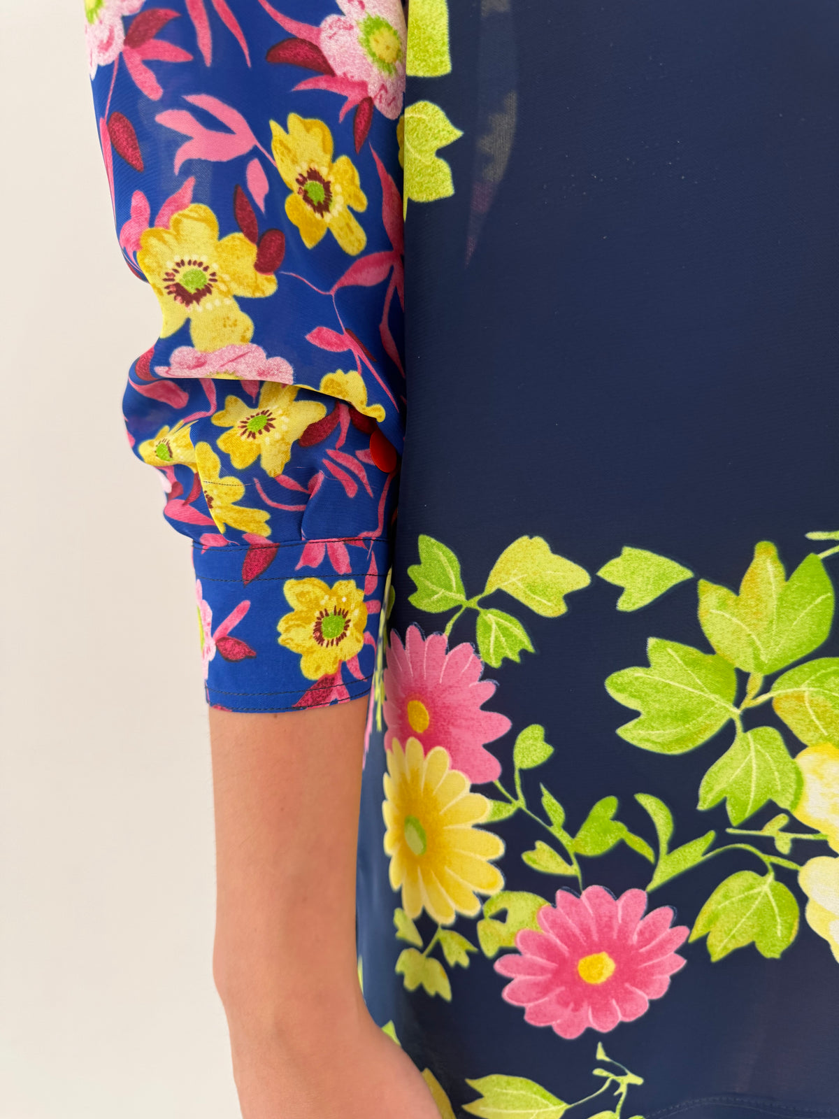 Cămașa vintage Versace petite în cori lung cu print floral superb