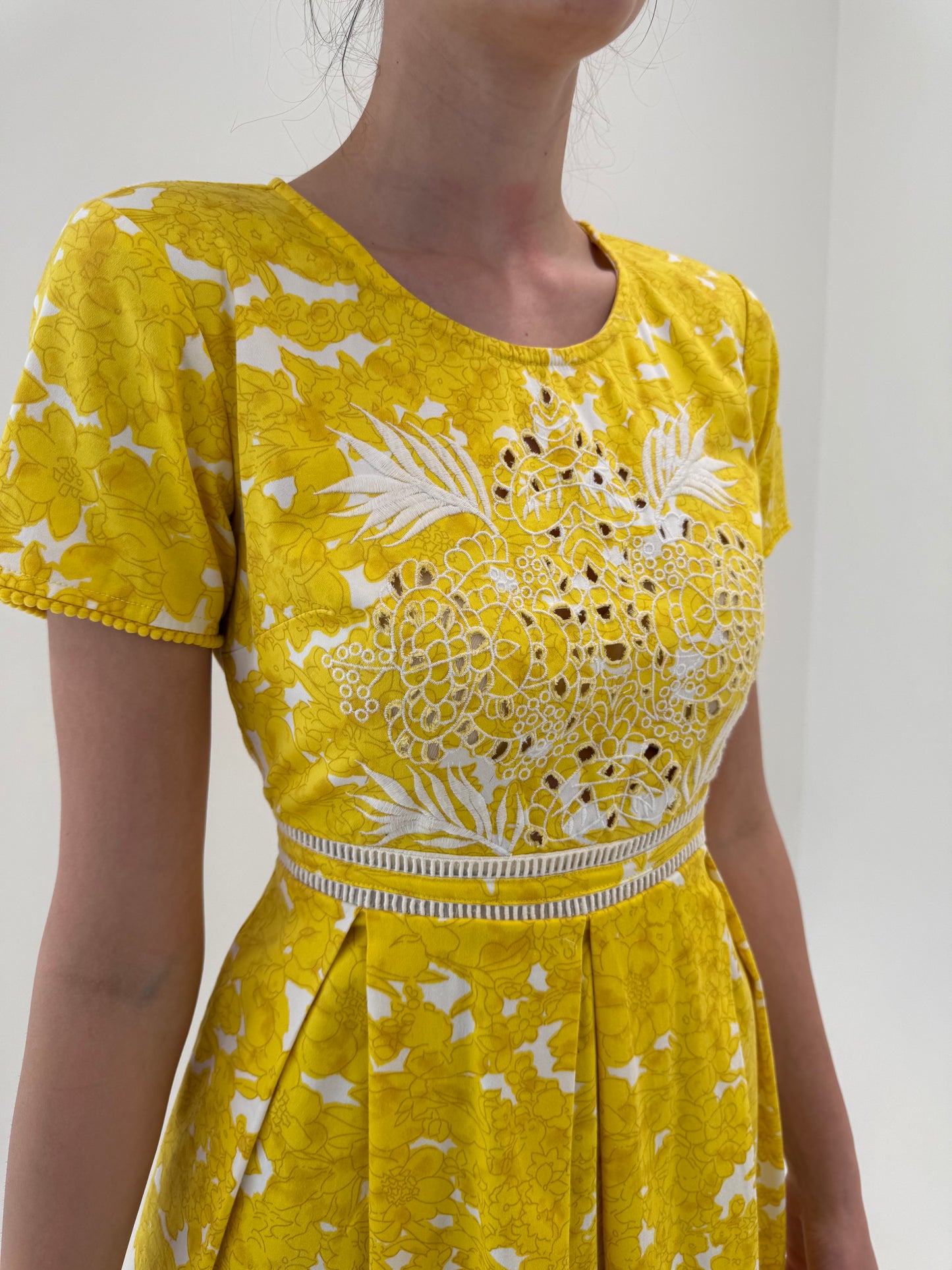 Rochie italiană din bumbac ultra confort cu broderie anglaise și talie marcată