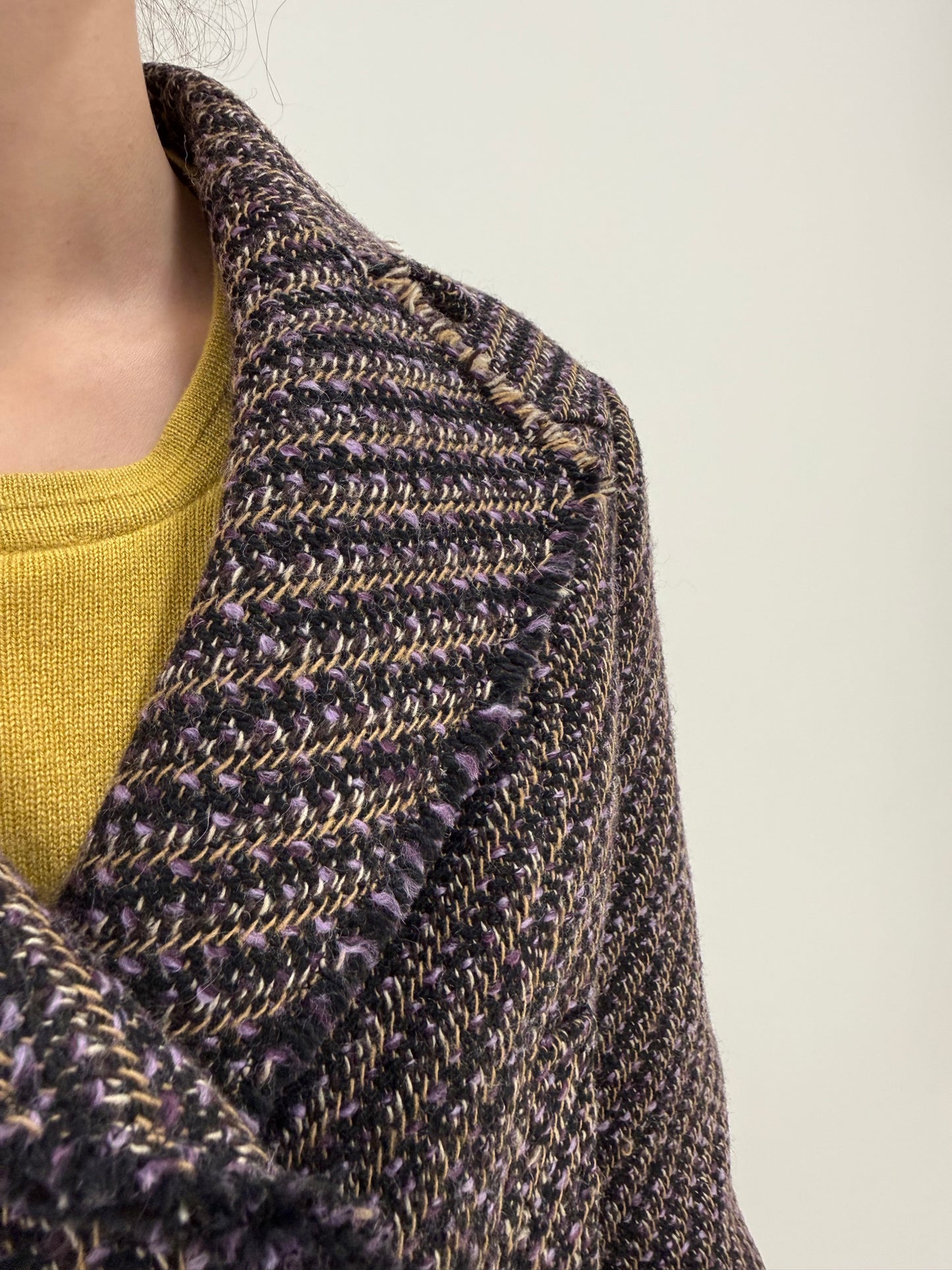 Sacou cambrat din tweed gros în nuanțe superbe cu închidere dublă