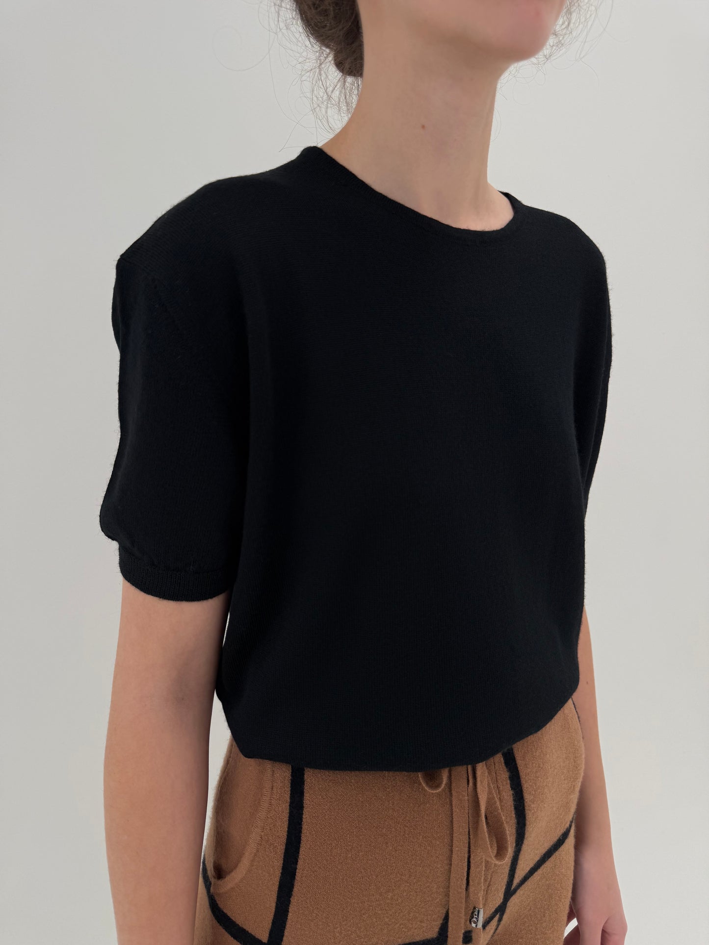 Top negru italian din lana merino extrafina de gramaj mare