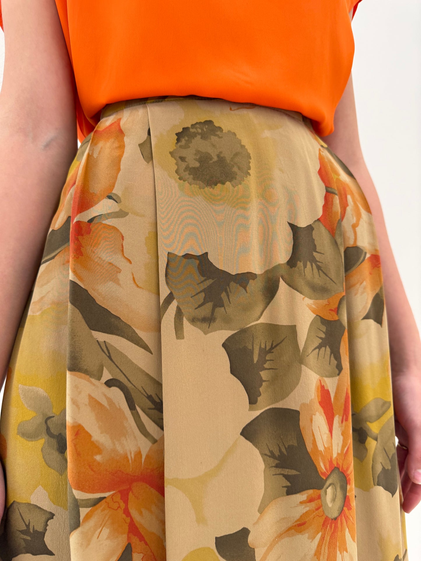 Fustă midi din mătase naturală cu pliseuri mari și print floral superb