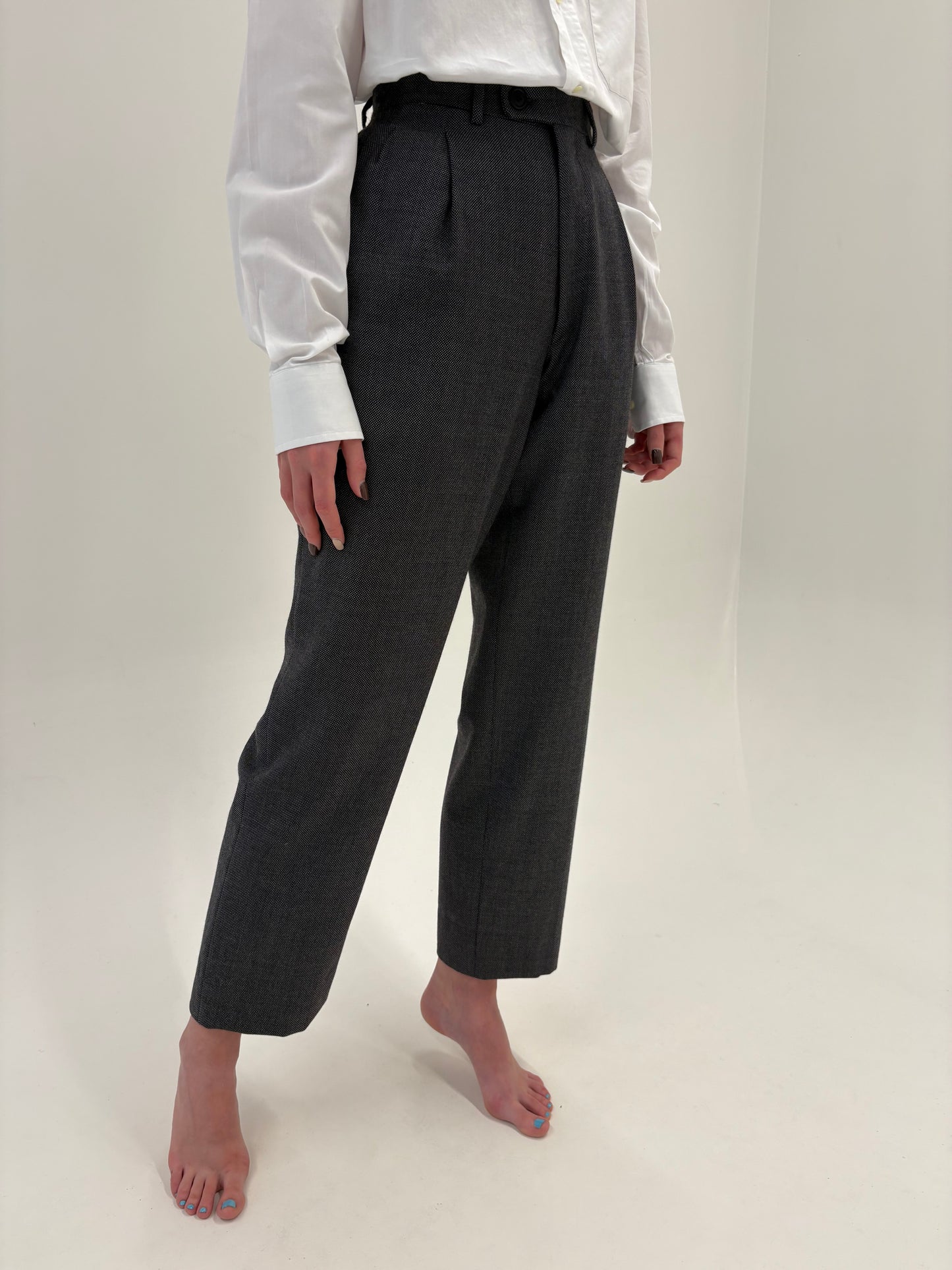 Costum italian din stofă texturată de lana pura certificata alb cu negru