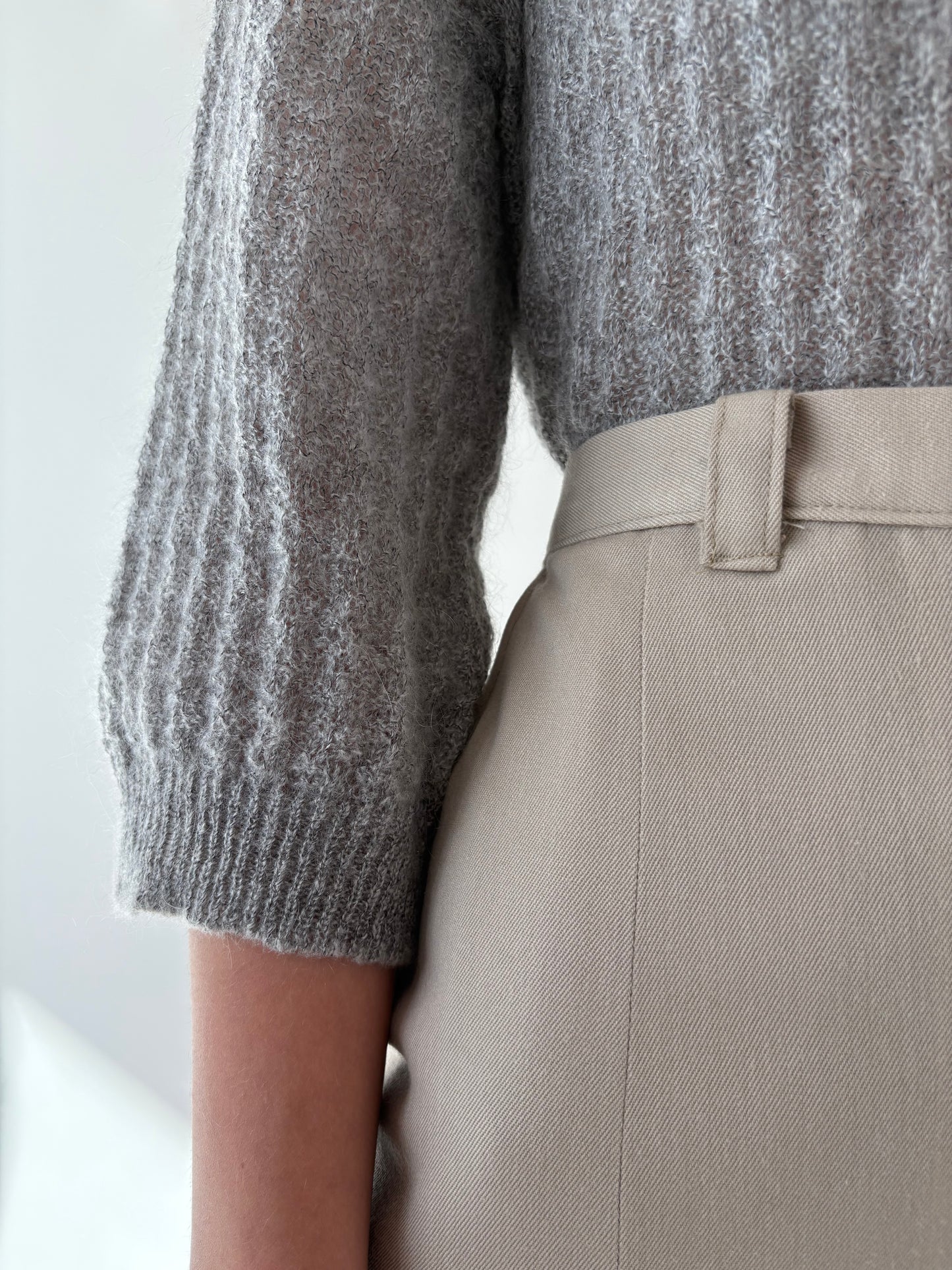 Fustă light nude plisată cu buzunare și talie ultra înaltă din lana extrafina