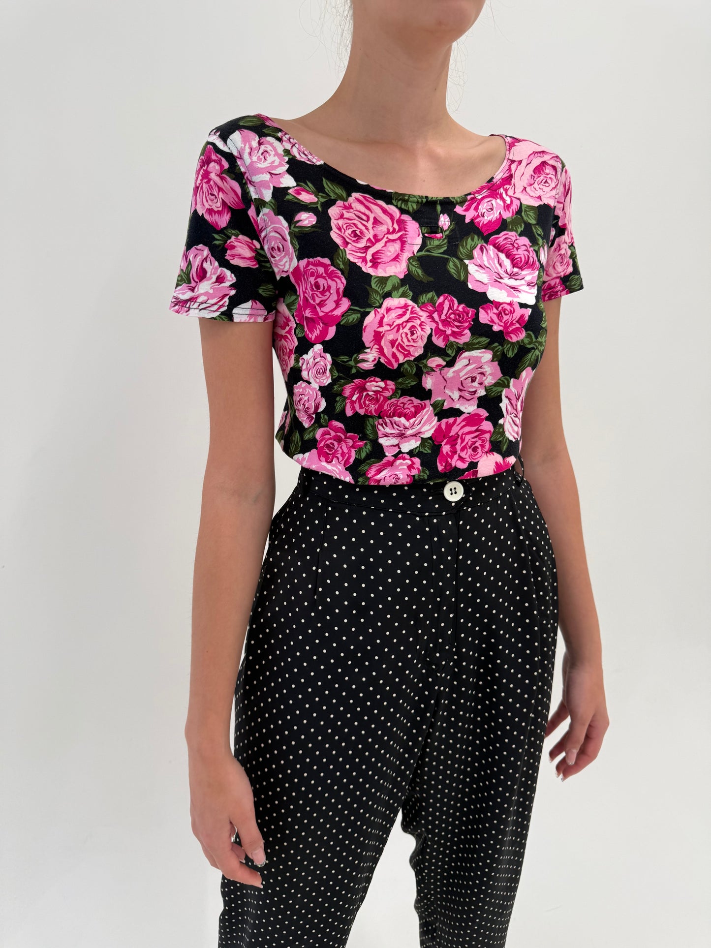 Top Moschino cu decolteu bărcuță și print floral din bumbac modelator