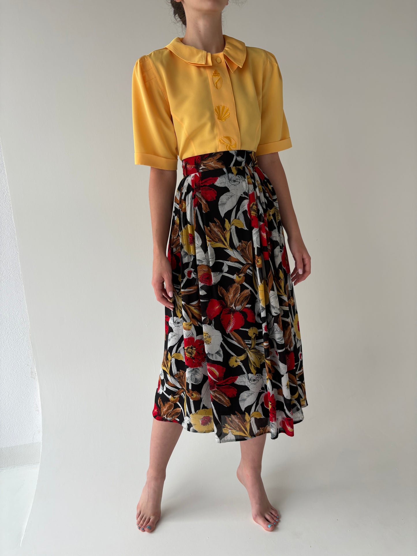 Fustă vintage neagră cu print floral superb și talie ultra înaltă marcată