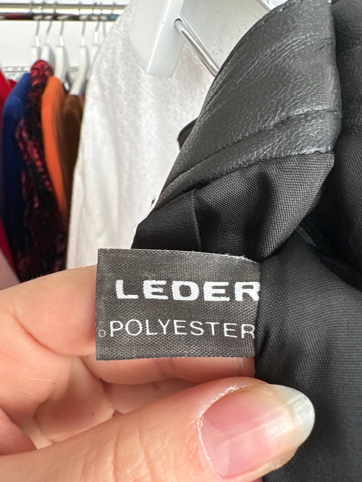 Fustă din piele naturală extrem de moale cu buzunare oblice