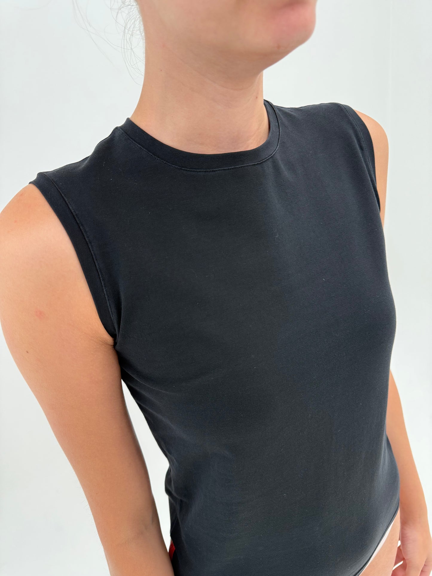 Tricou Prada negru din bumbac cu modelator excepțional cu logoul discret al brandului