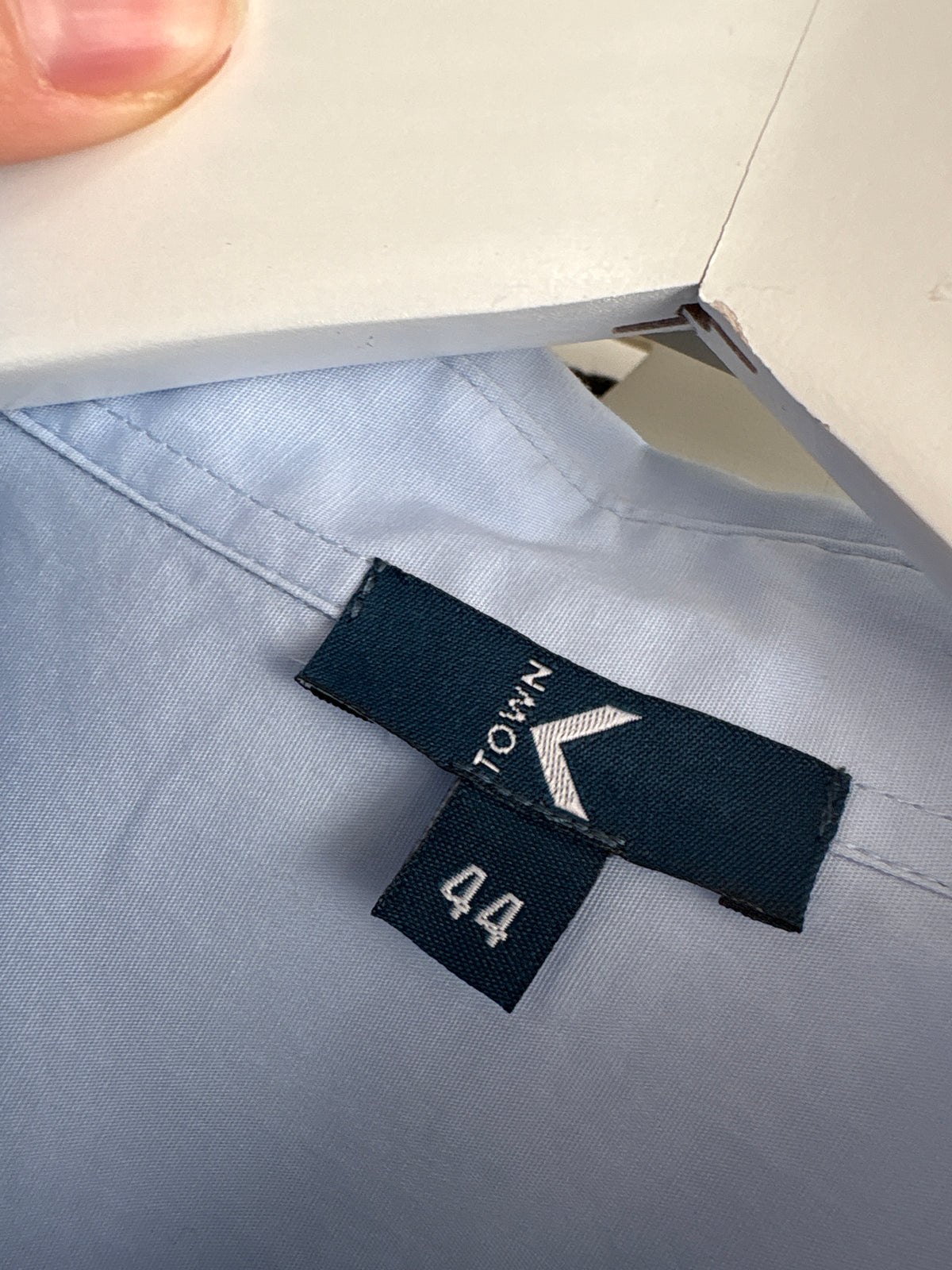 Cămașa clasică baby blue în croi ușor cambrat din poplin premium de bumbac