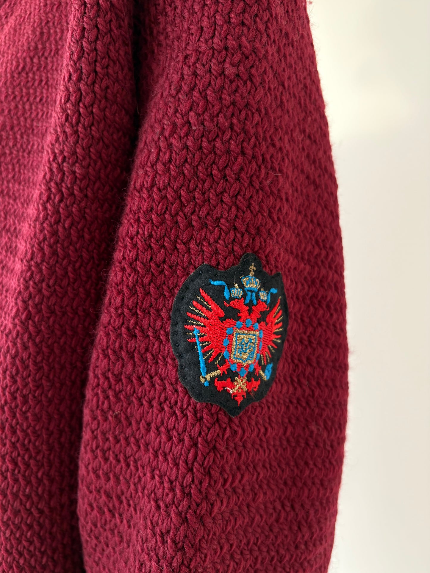 Jacheta burgundy din tricot super gros de lana cu influențe sport