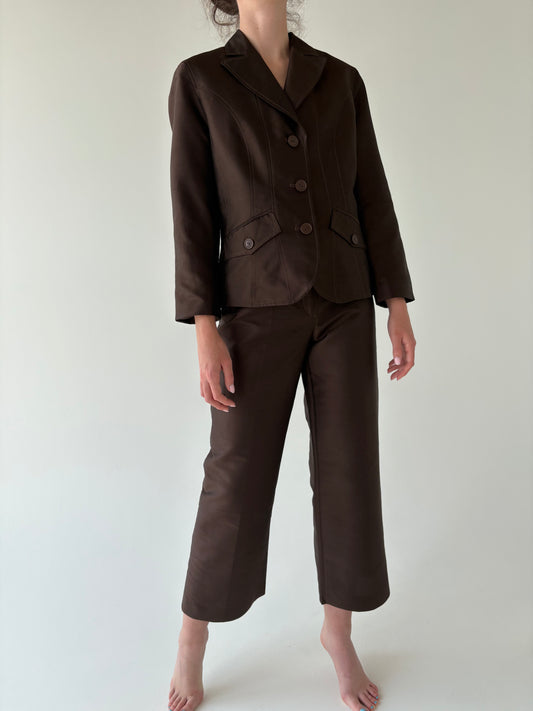 Costum în croi clasic chocolate brown din pânză de mătase naturală