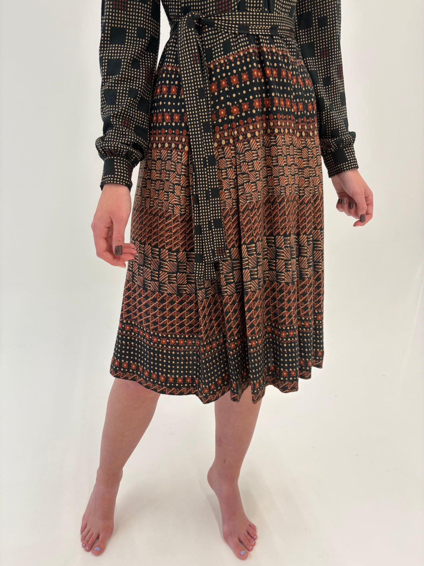 Rochie vintage cu fustă plisată din lanita extrafina și talie marcată reglabilă