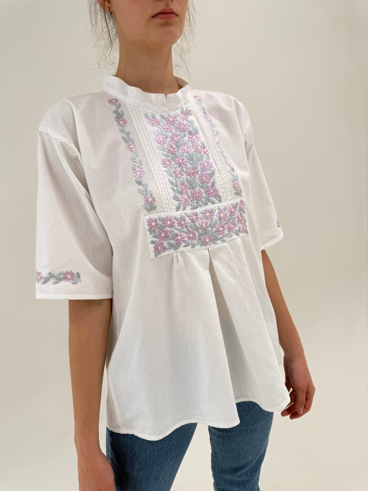 Tunica vintage din pânză cu broderie excepțională manuală