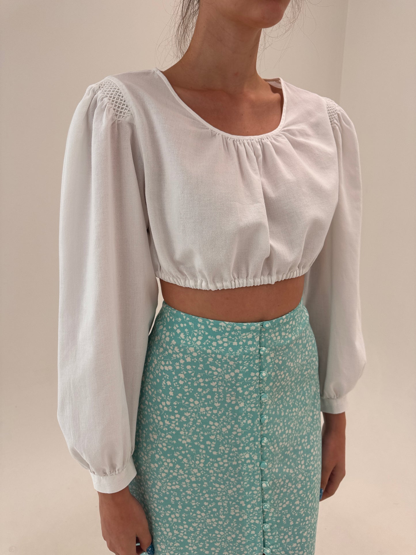 Cropped top vintage din pânză de bumbac cu mâneci ample și lucrătură manual