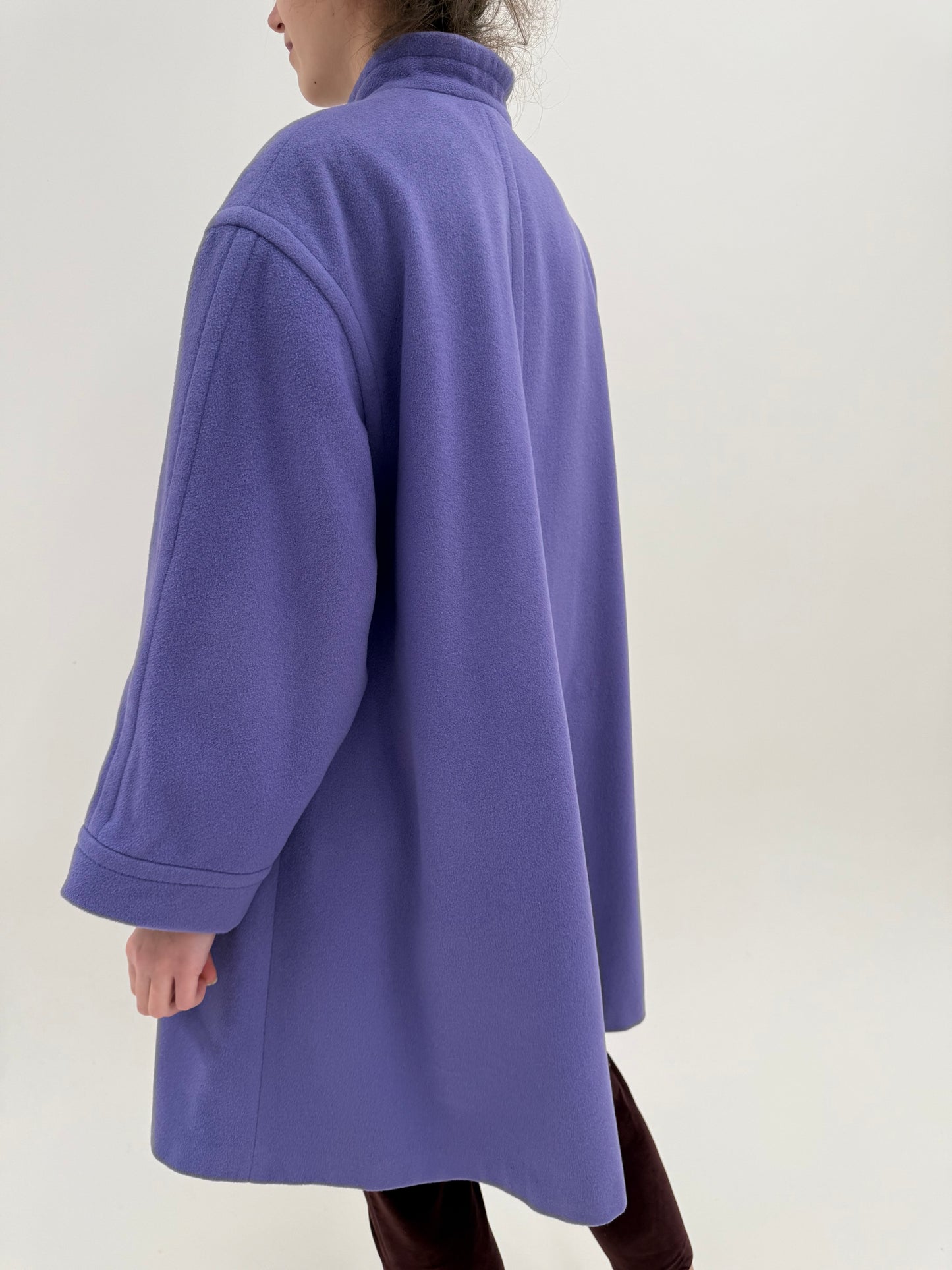 Palton lavandă în croi tip capa din stofă excepțională de lana cu cașmir