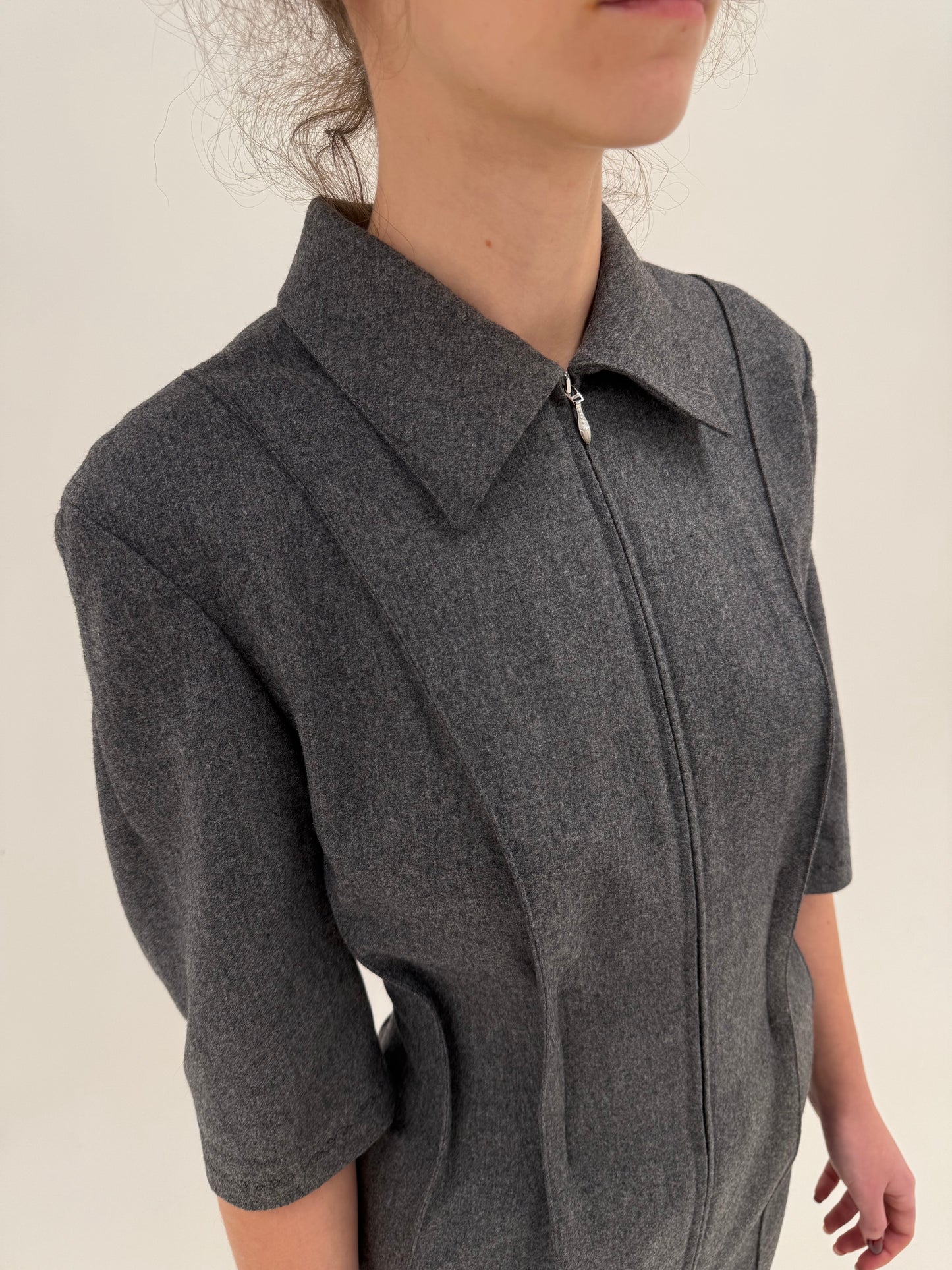 Rochie vintage anii 90 cu design arhitectural cambrata din lana plină extrafina