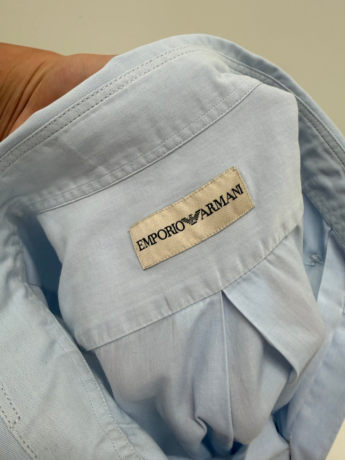 Cămașa Armani baby blue din poplin excepțional texturat în croi amplu