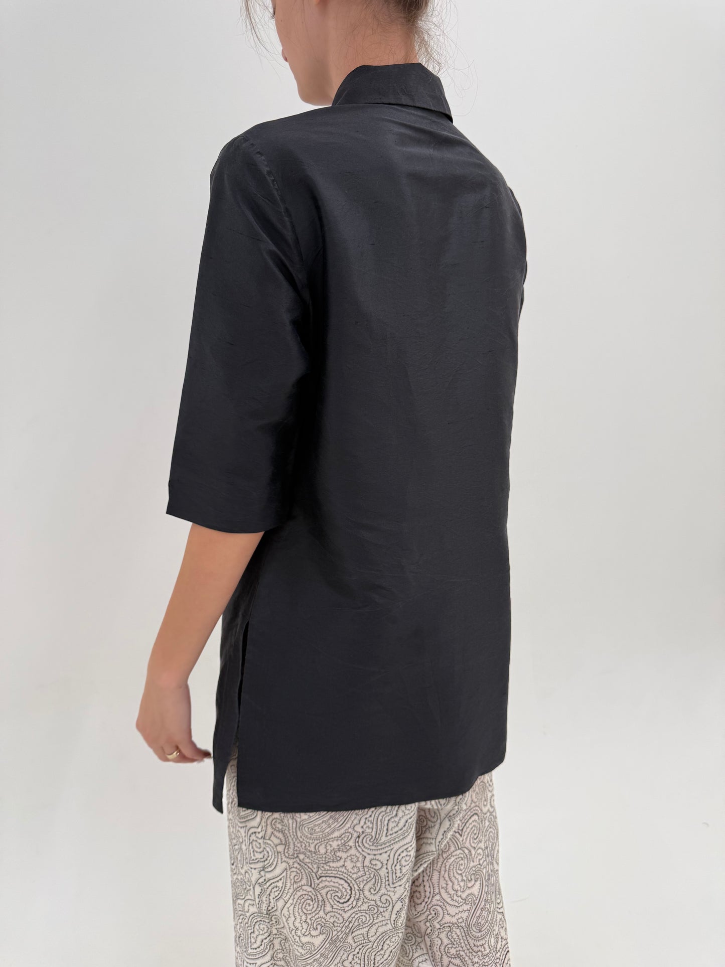 Overshirt / cămașa neagra din mătase naturală ușor structurată
