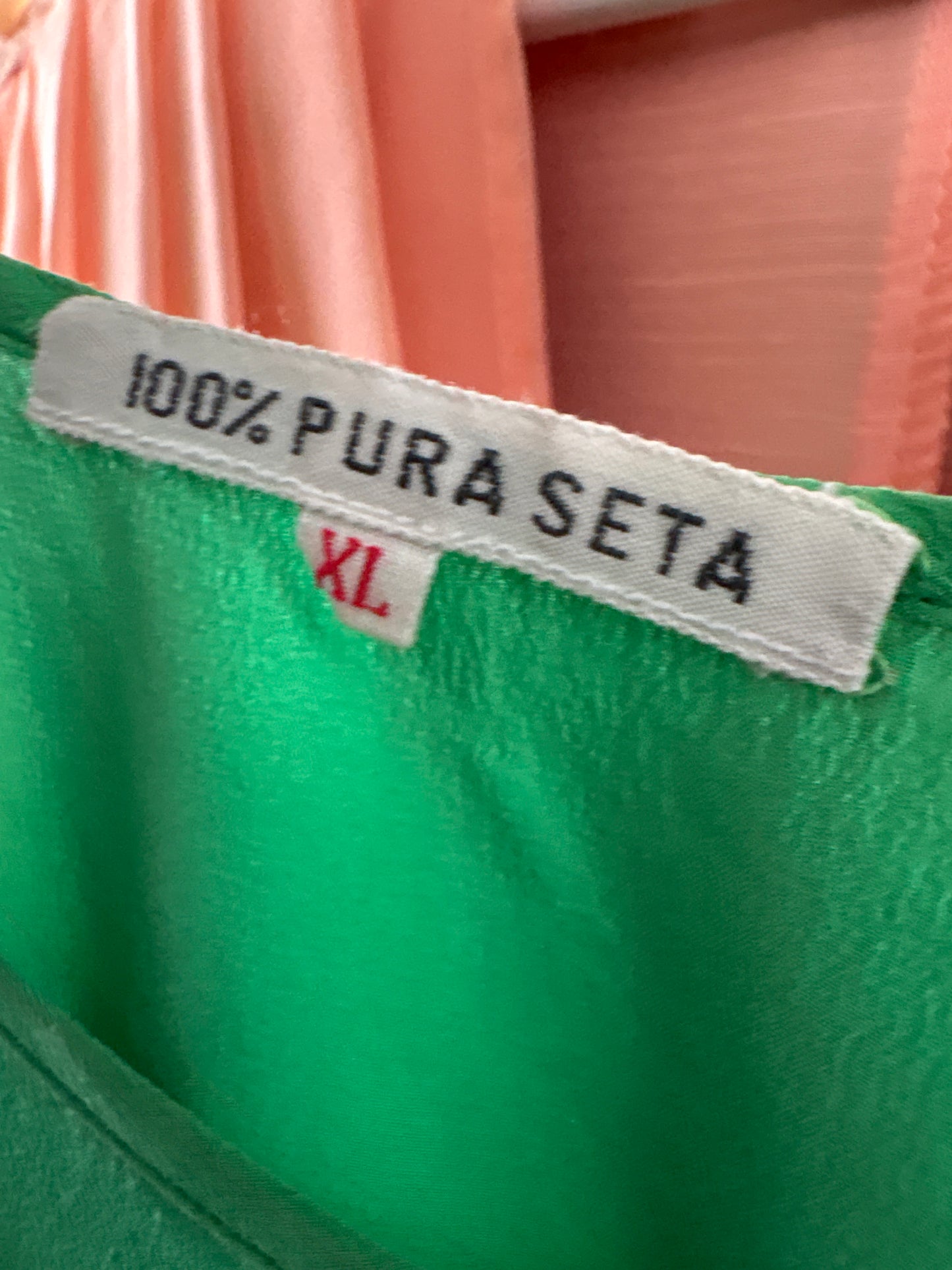 Top verde smarald din mătase naturală în croi minimalist