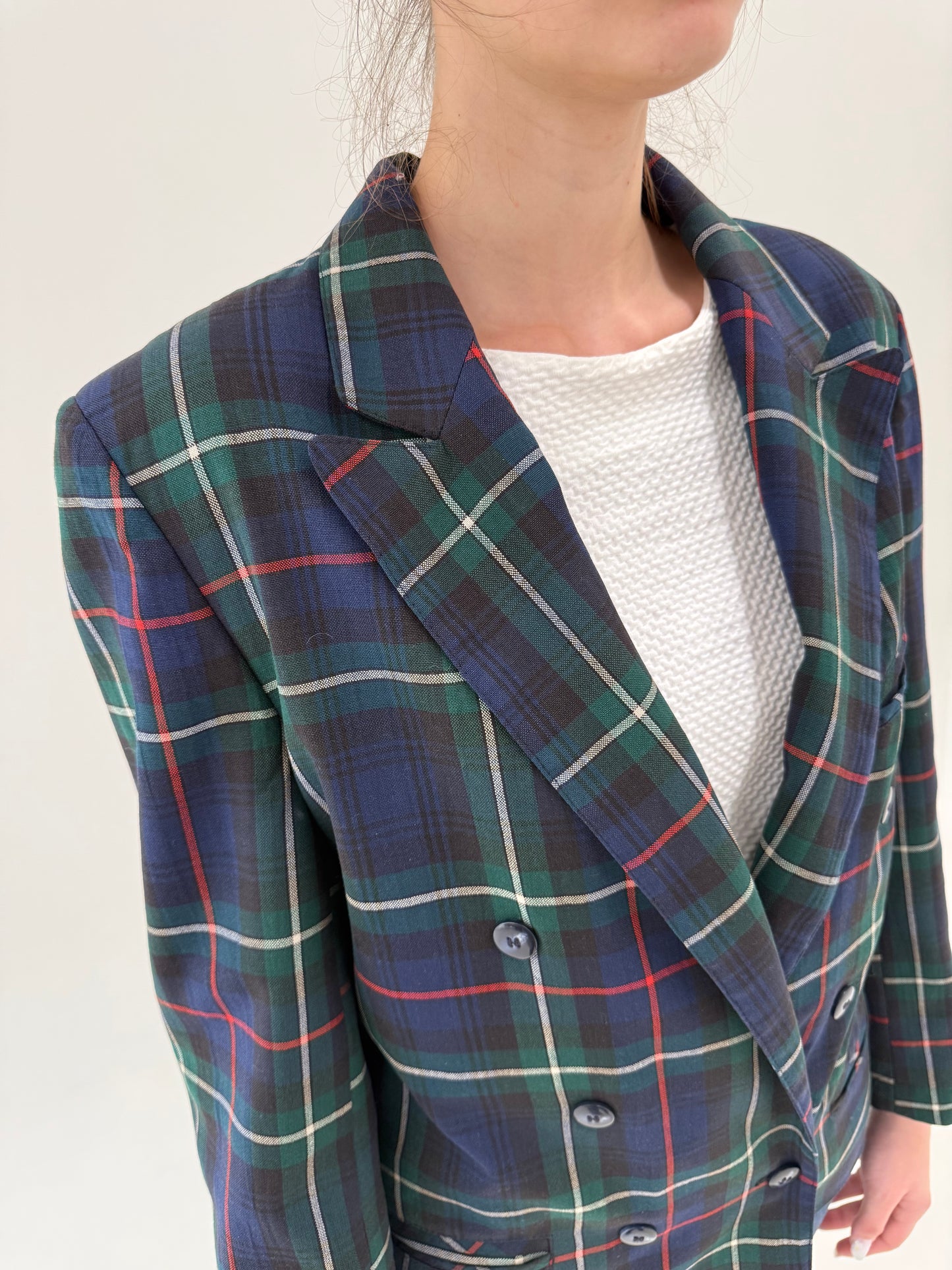 Sacou în carouri cu închidere dublă din stofita lightweight și culori clasice