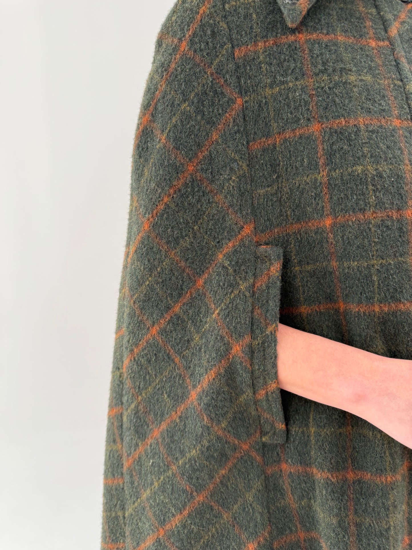 Capa vintage forest green în carouri fine camel din lana