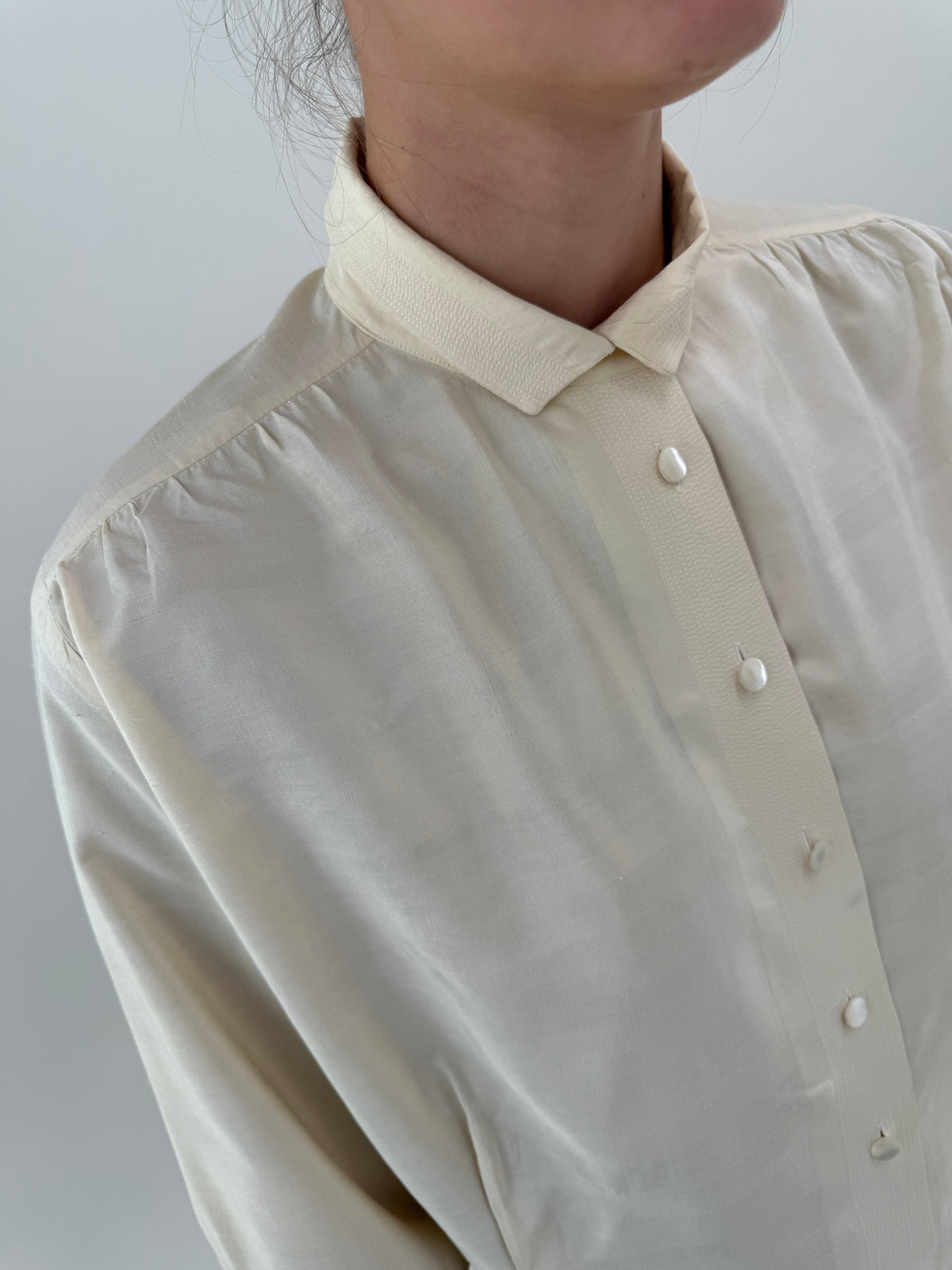 Cămașa vintage petite din shantung de mătase naturală în croi retro modern