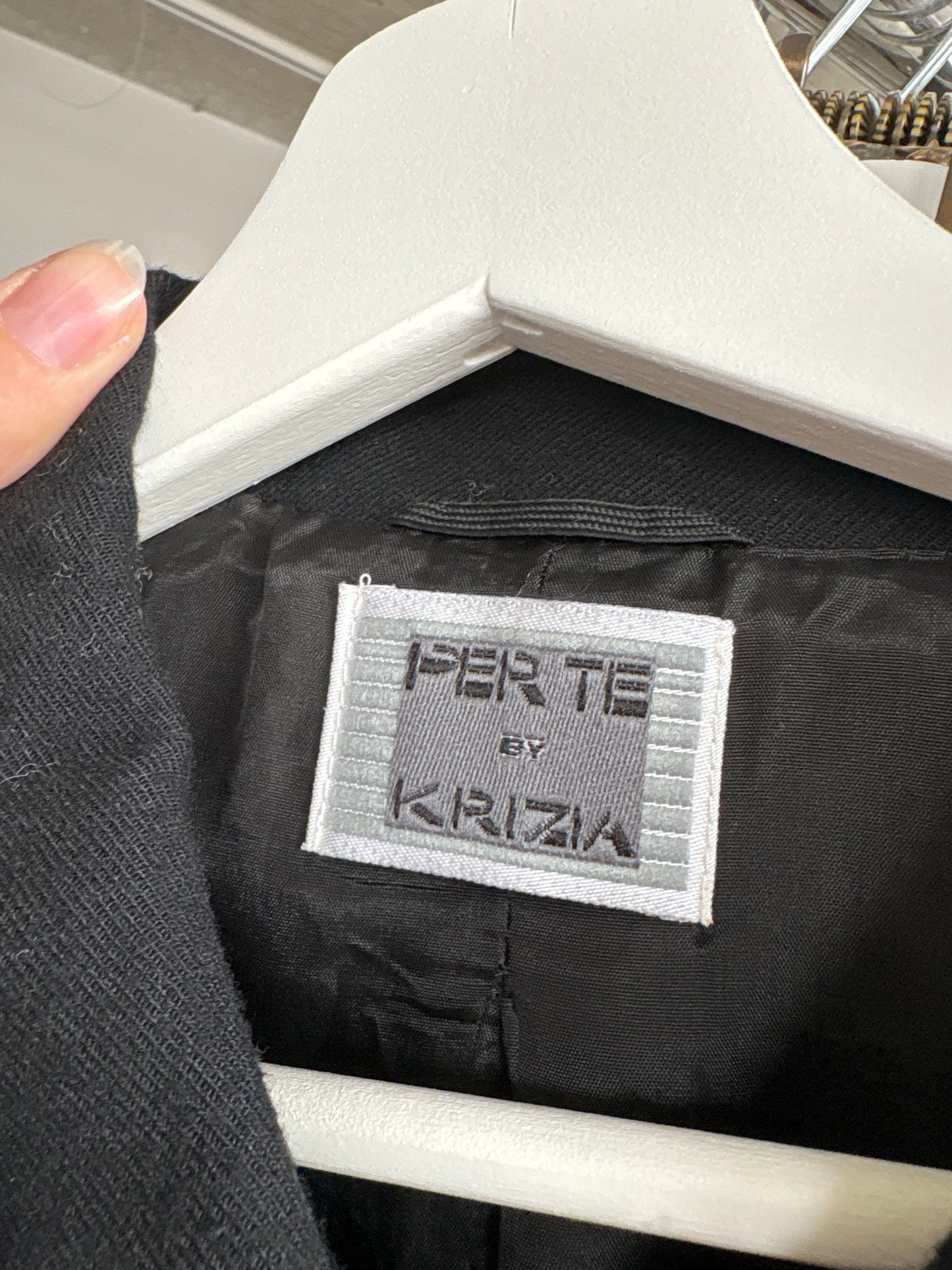 Jacheta petite neagră de brand luxury Krizia din lana extrem de fină