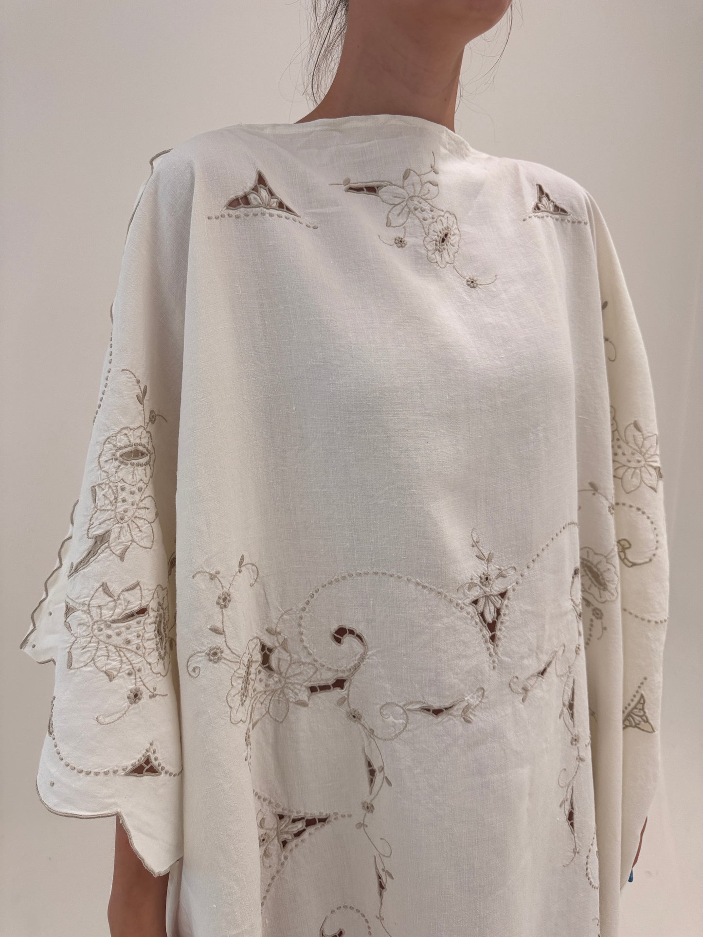 Kaftan bijuterie din in excepțional cu broderie manuală