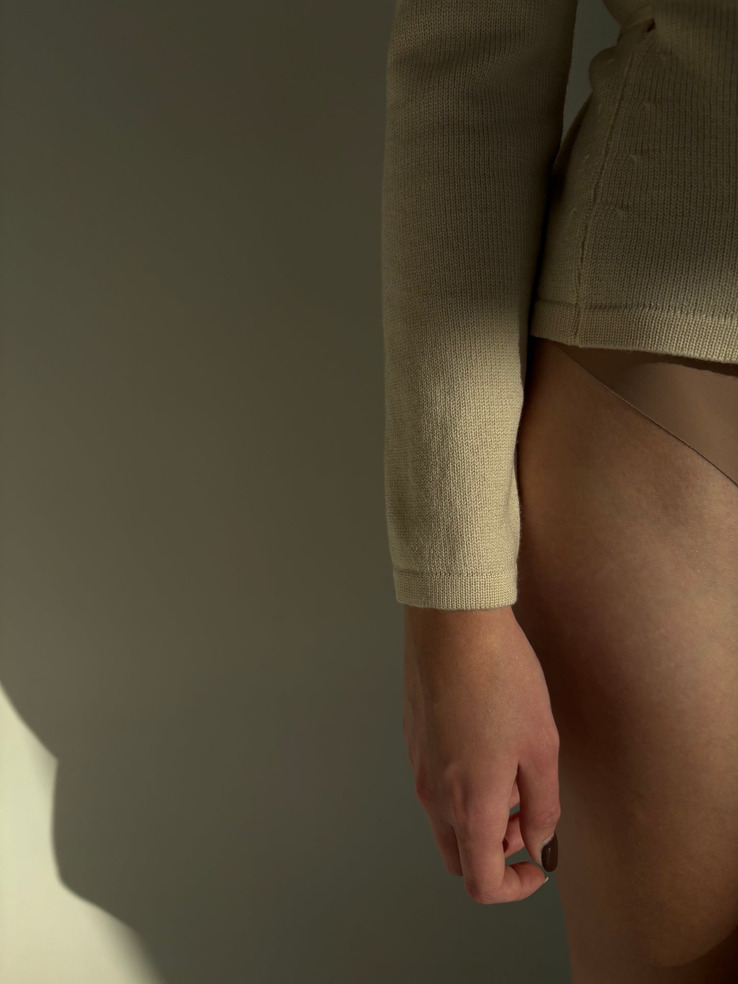 Pulover high end petrecut light nude din lana merino extrafina de gramaj mare