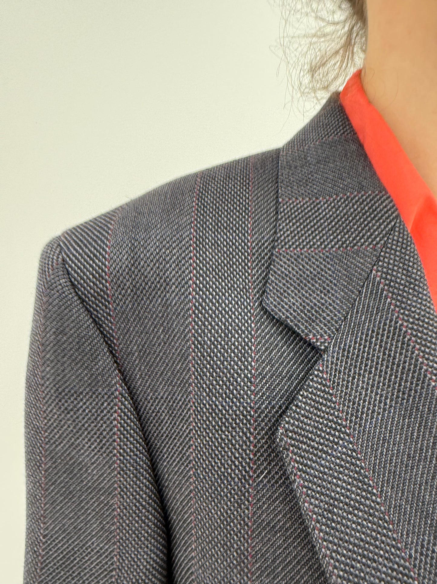 Costum Valentino în carouri foarte fine coral red din lana extrafina