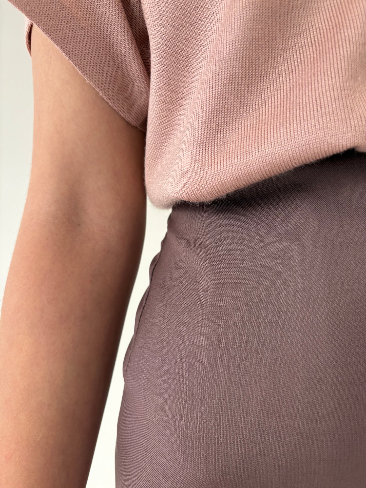 Fustă dusty Pink cu talie ultra înaltă din lana extrafina