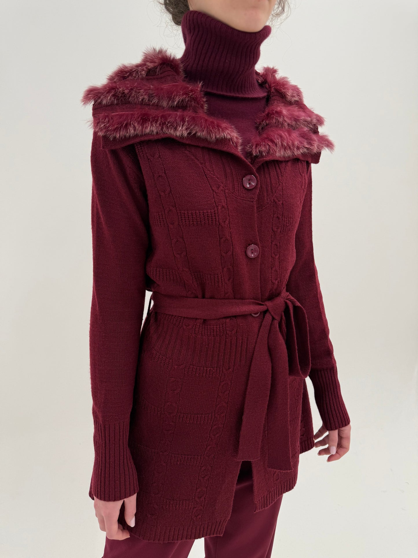 Cardigan lung gros burgundy din lana extrafina cu blană naturală și cordon