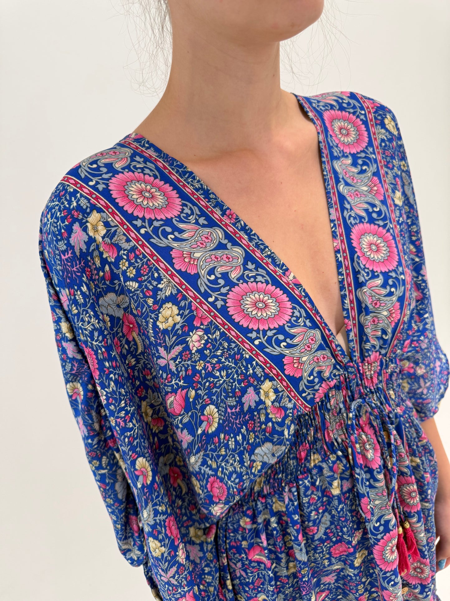 Rochie boho din mătase naturală în culori superbe și croi lejer cu talie elastică