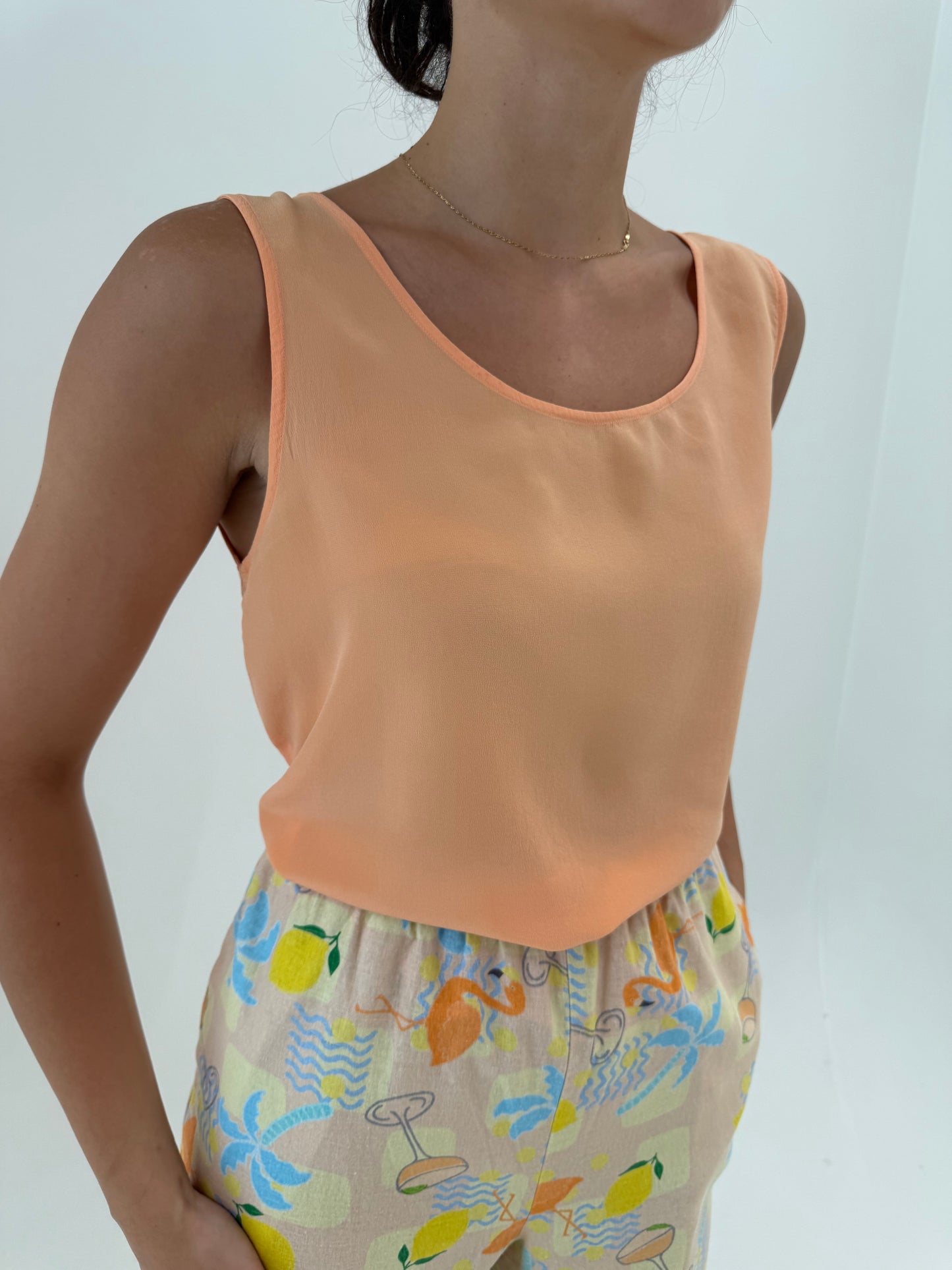 Top peach orange din mătase naturală în croi minimalist