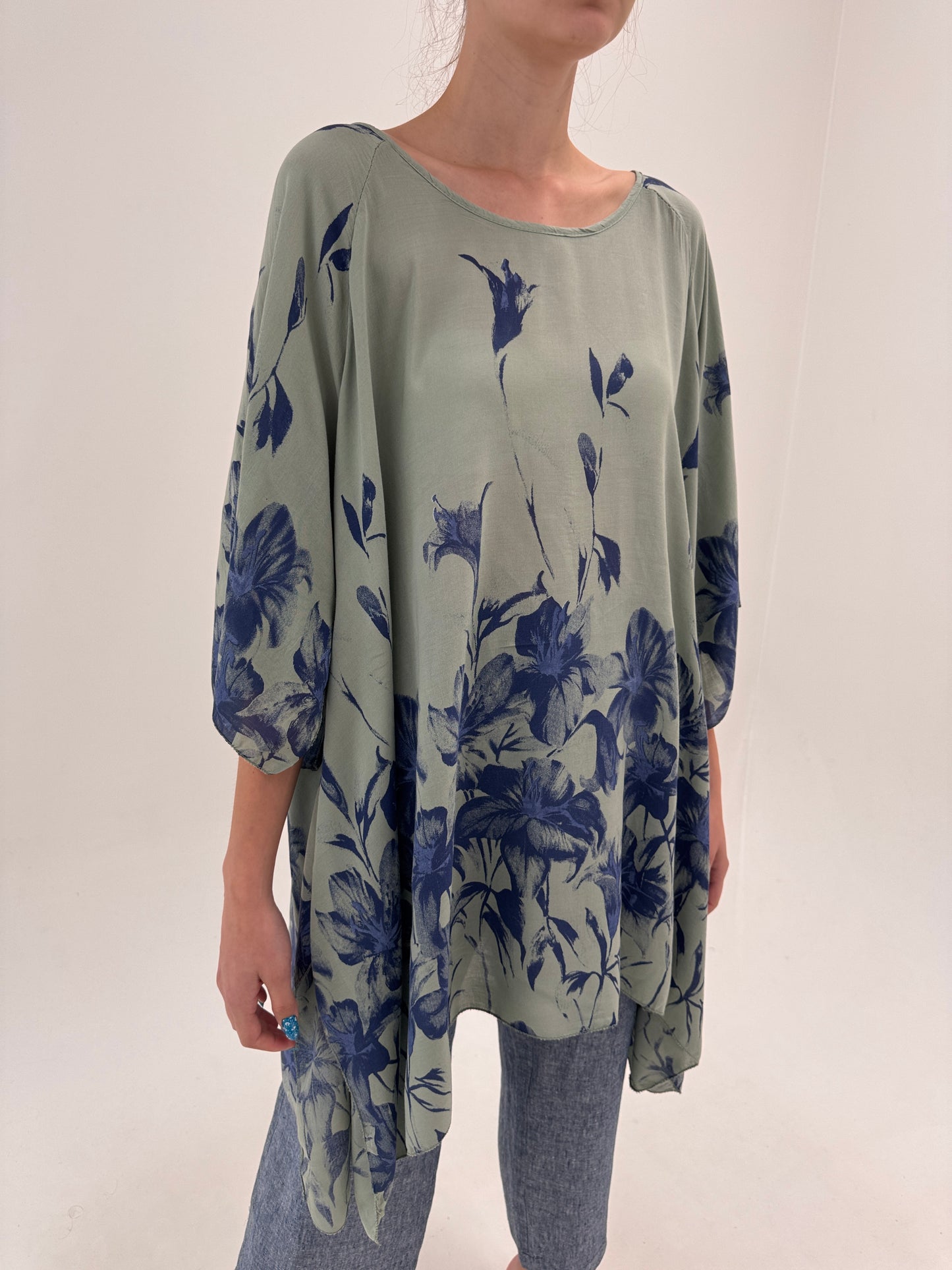 Tunica superbă Sage green cu print delicat Navy superb super vaporoasă