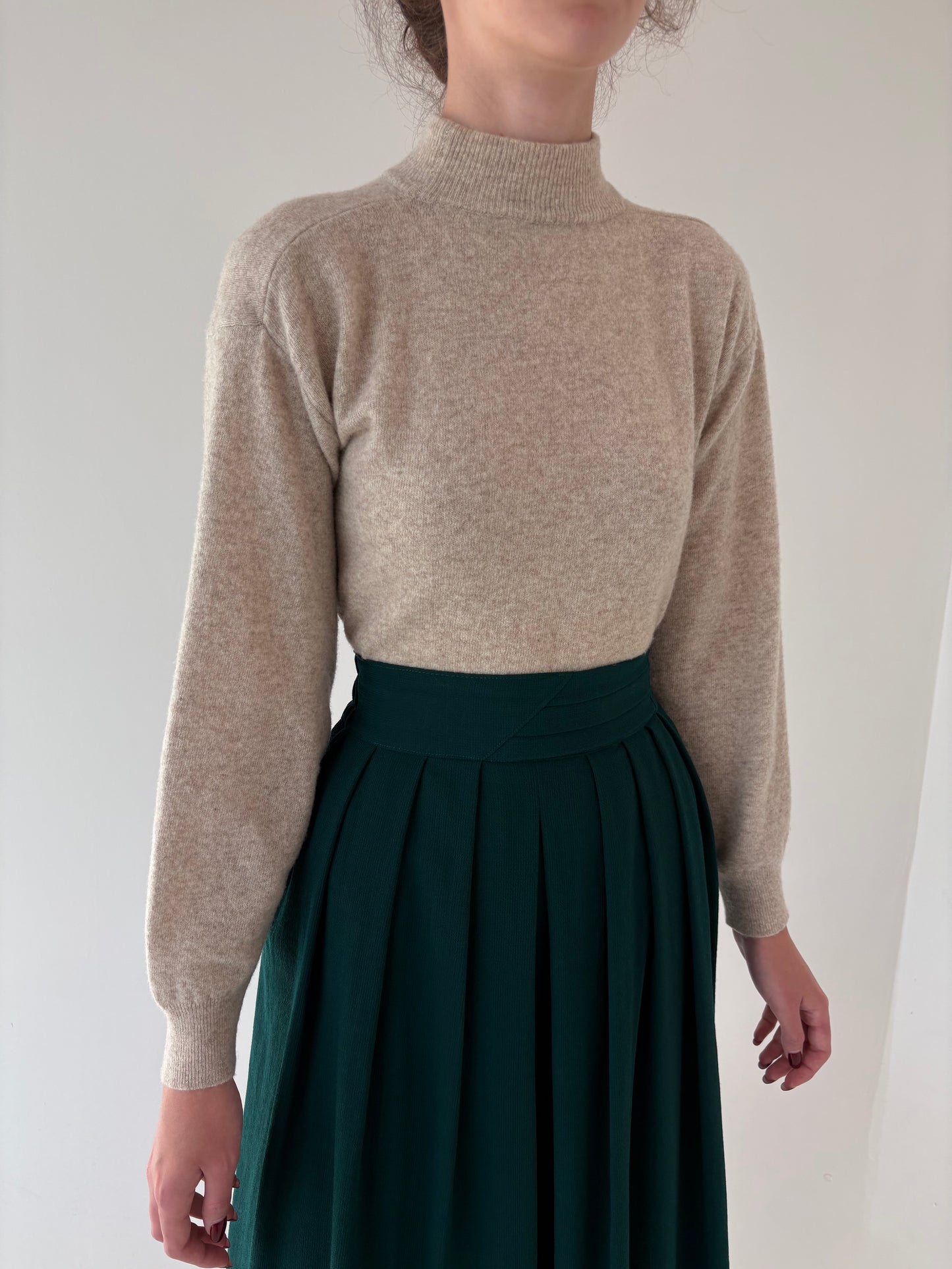 Maleta chimney light nude din lana extrafina pufoasă în croi lejer