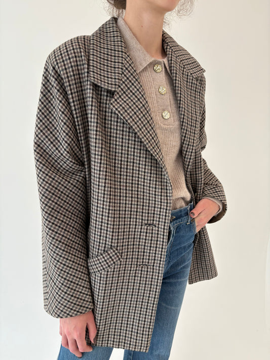 Pardesiu scurt vintage light nude în carouri din lana extrafina în croi retro modern
