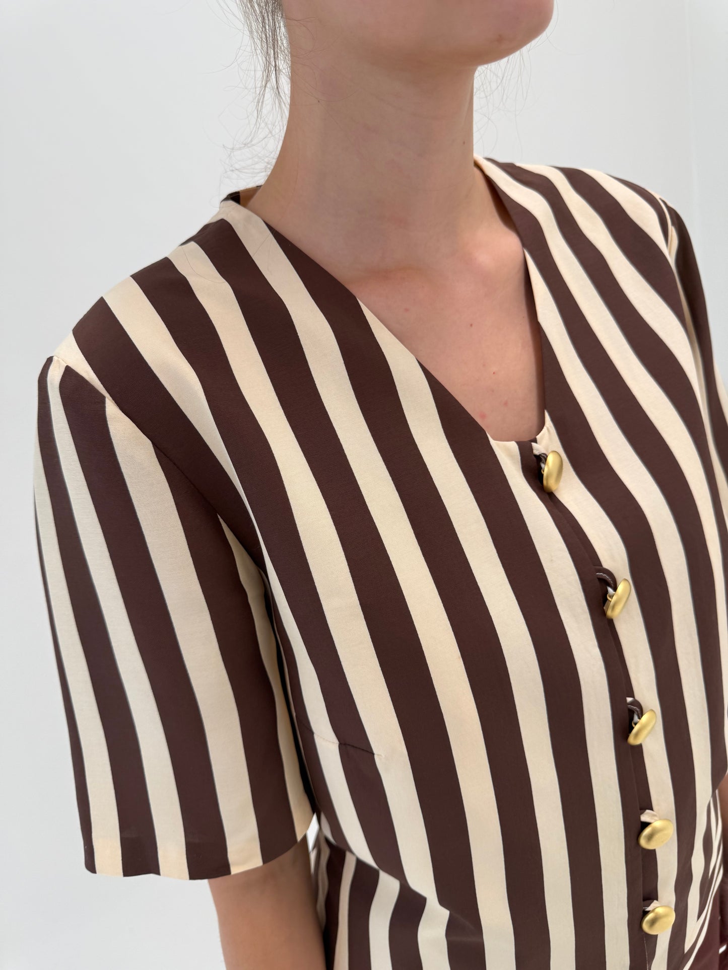 Sacou vintage în croi minimalist și dungi camel cu chocolate brown