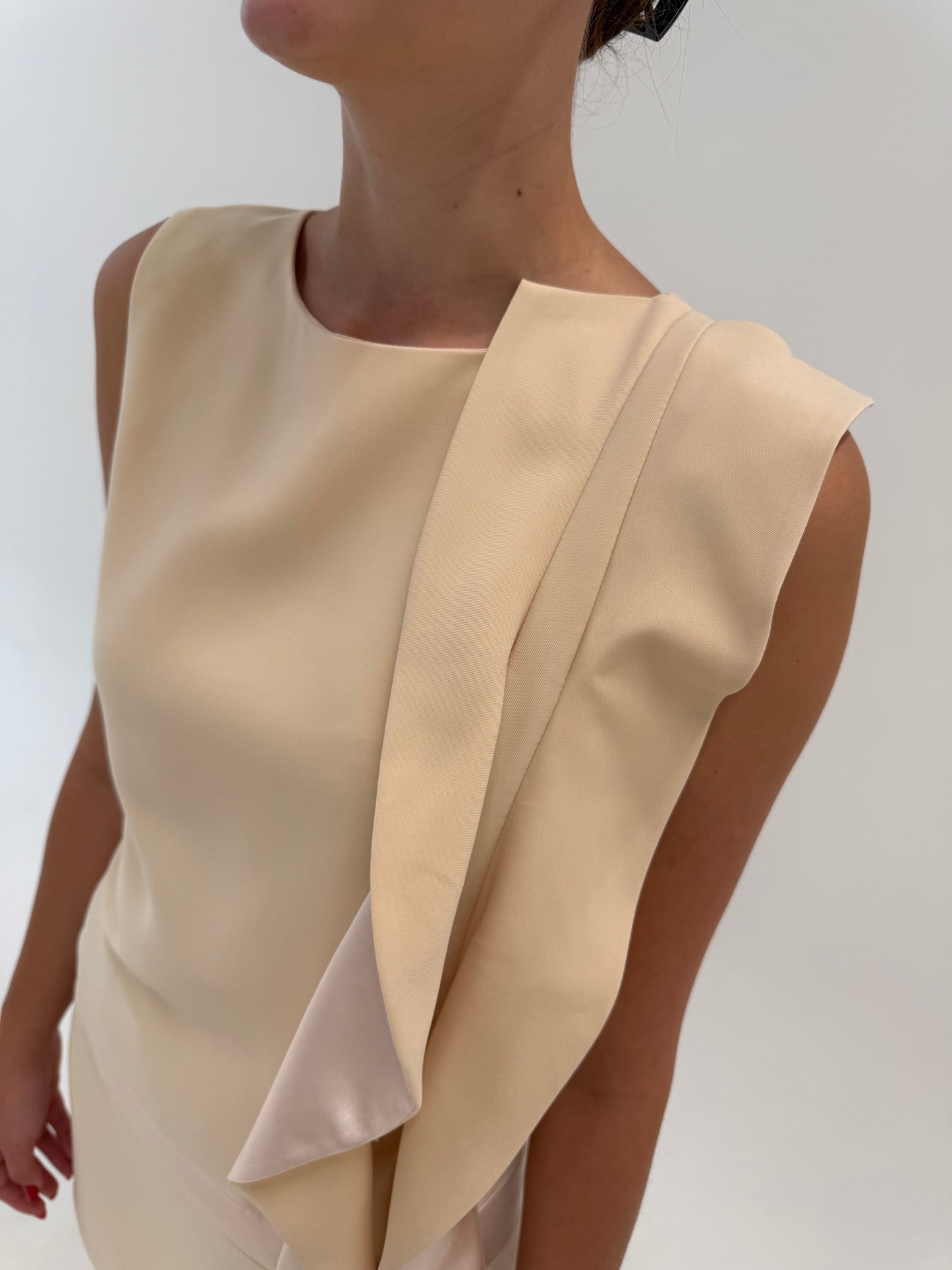 Rochie Elisabeta Franchi camel de la business la cocktail din crep plin în croi ultra chic