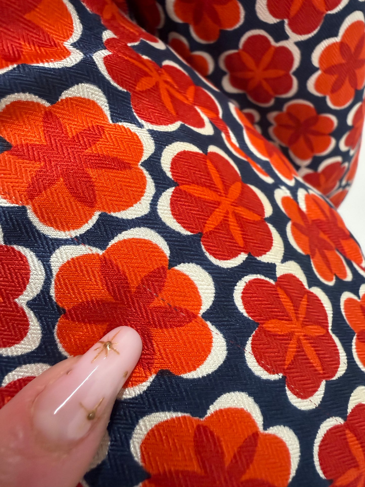 Rochie vintage din mătase naturală în combinație clasică de culori