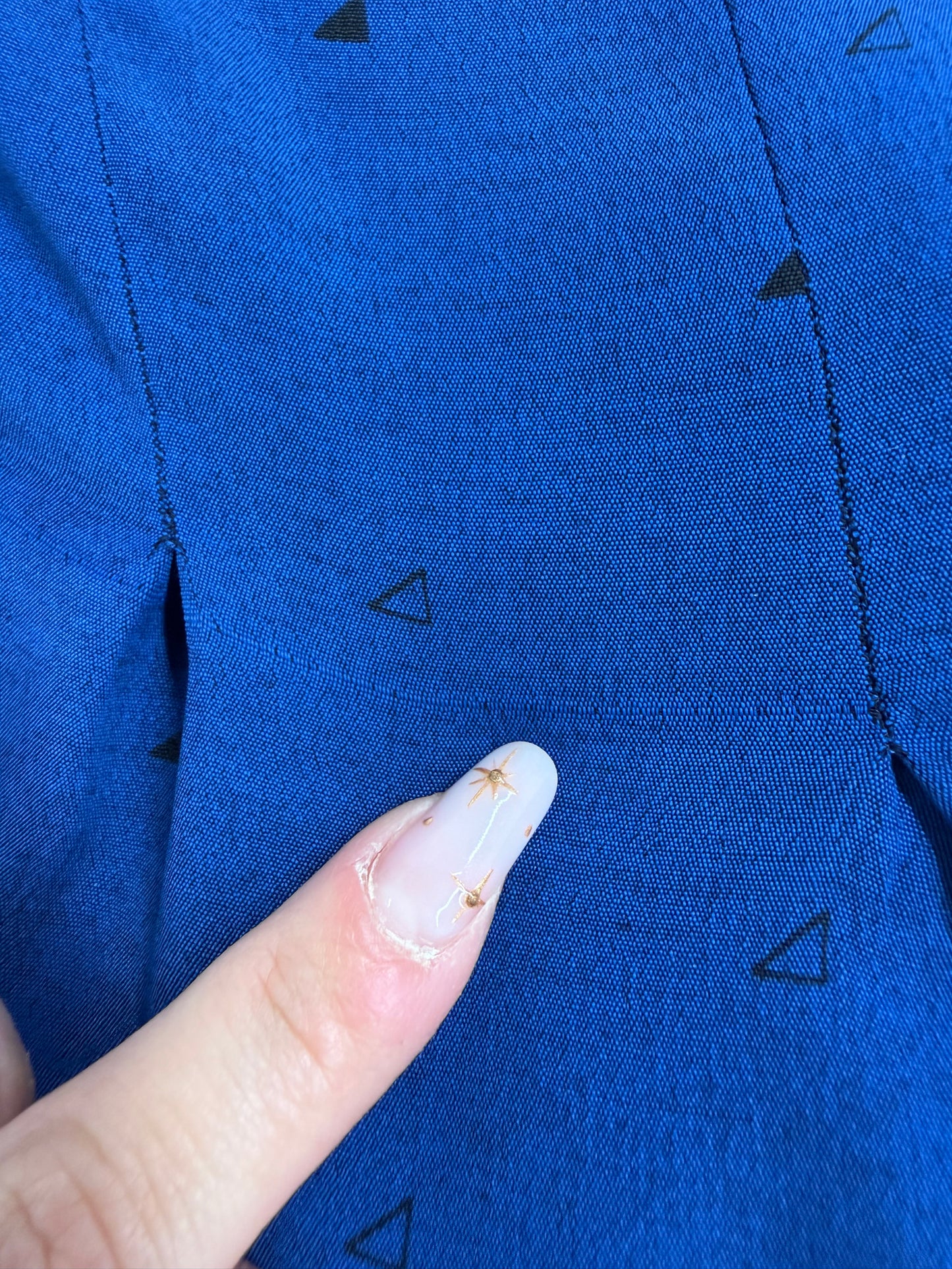 Rochie vintage albastru cerneală cu manșete contrastante și buzunare