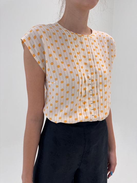 Top din mătase naturală cu buline și pliseuri în croi lejer
