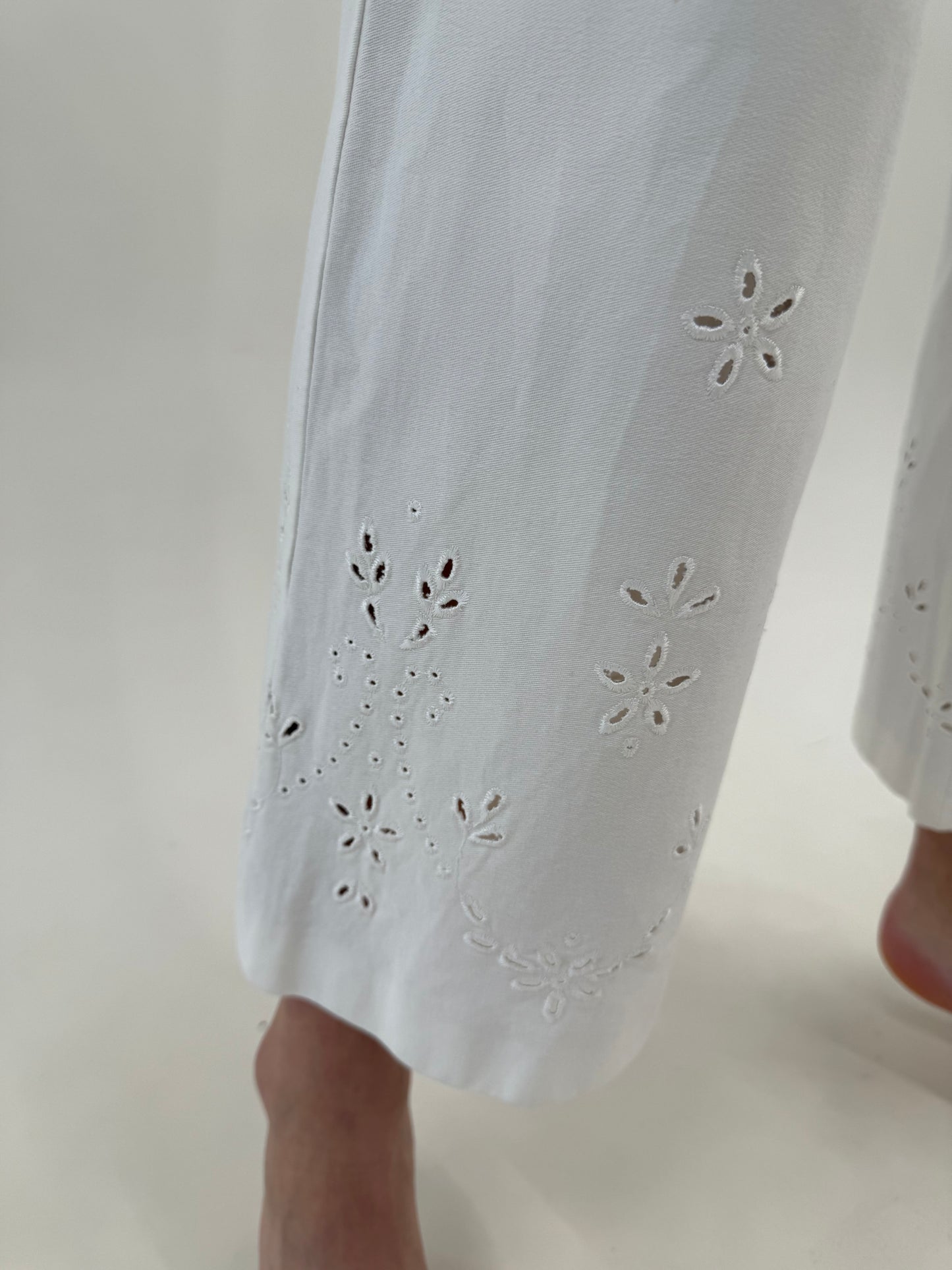 Pantaloni de brand luxury Madeleine ultra confort modelatori de vară cu broderie