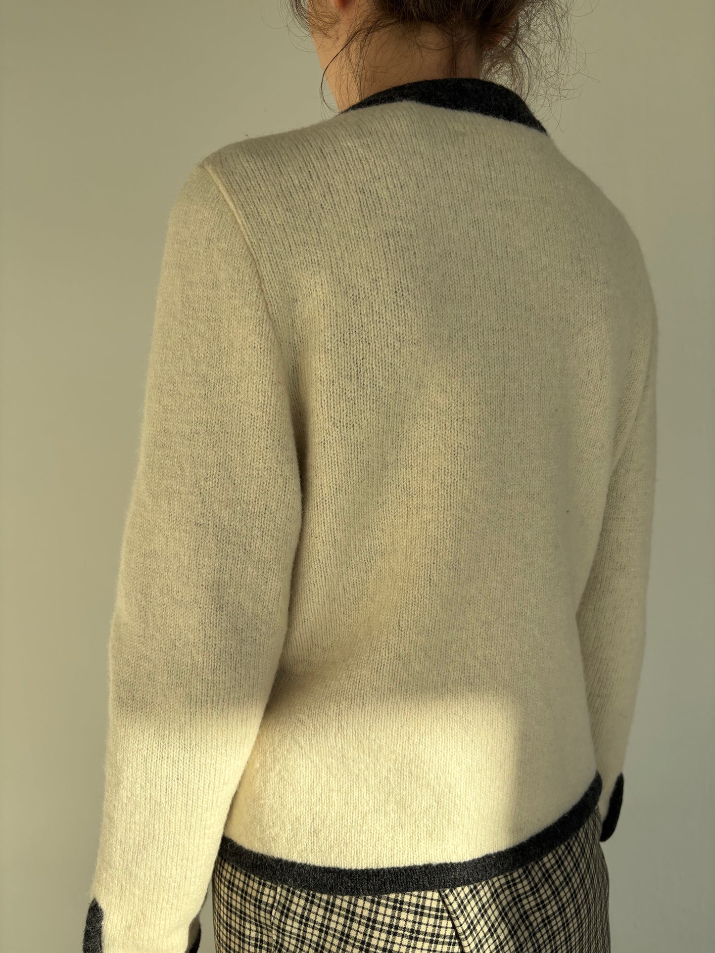 Jacheta butter white in stil Chanel din boiled wool