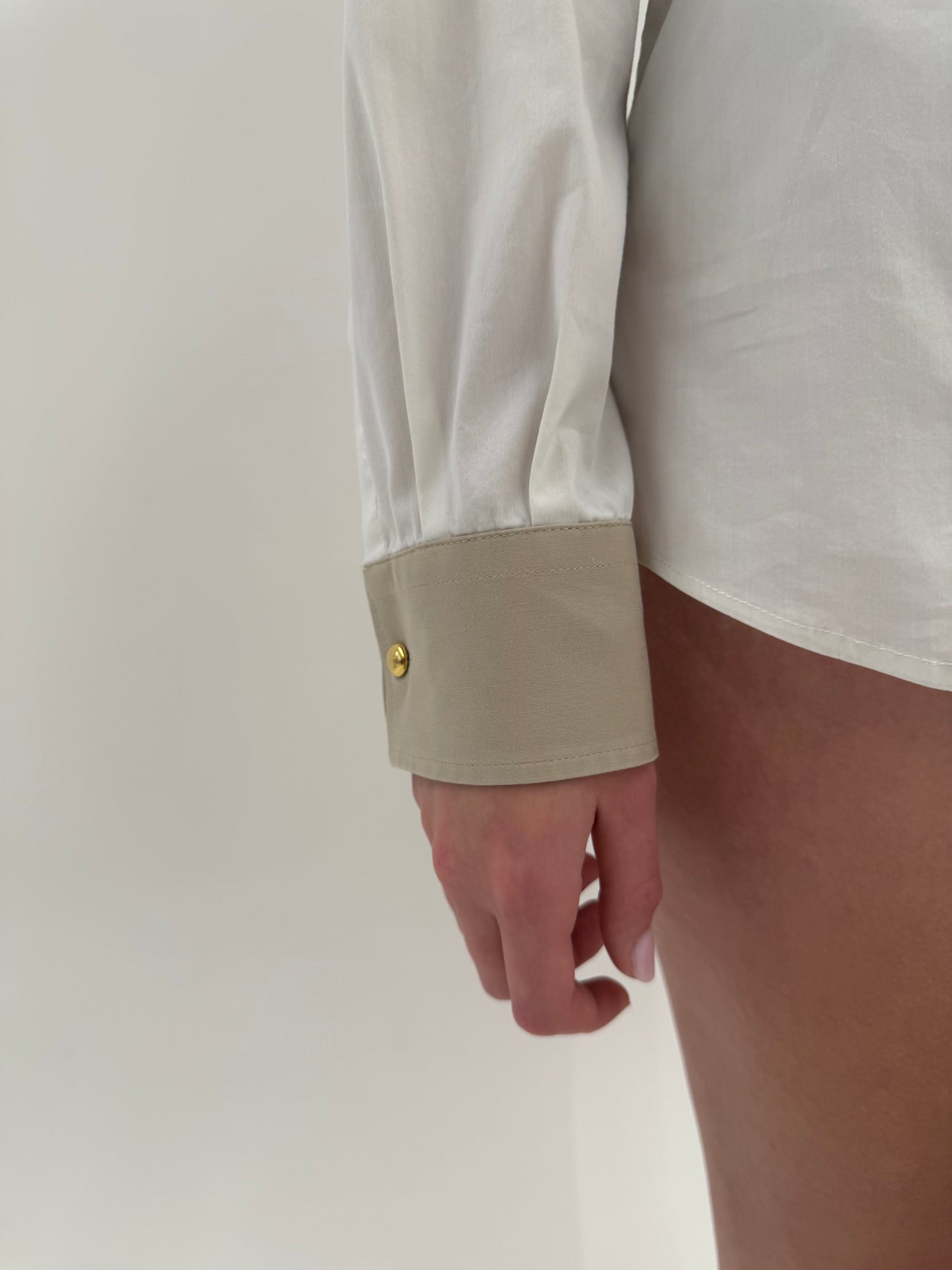 Cămașa Prada cu manșete și guler contrastante