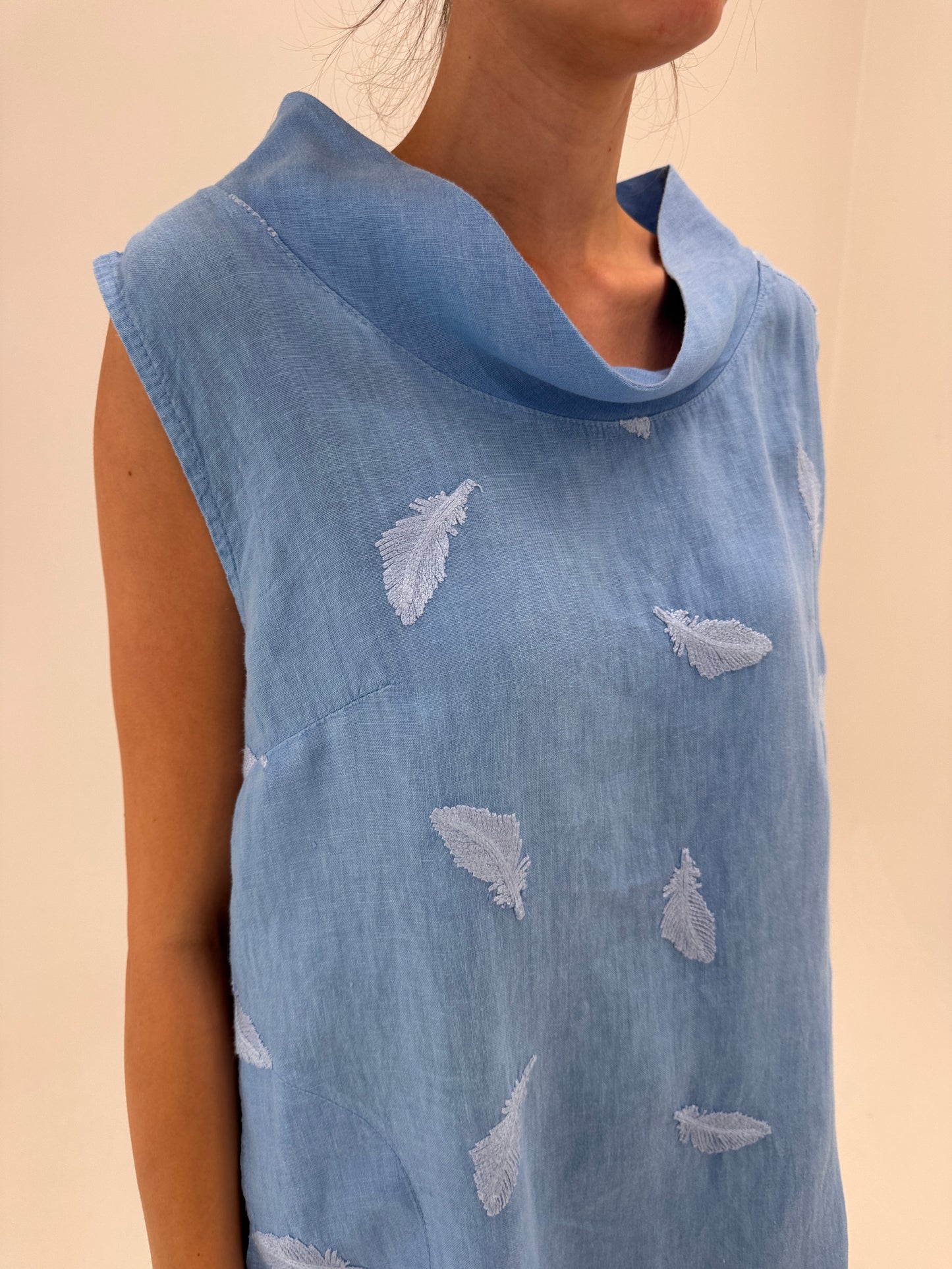 Rochie baby blue italiană din in premium în croi minimalist cu buzunare