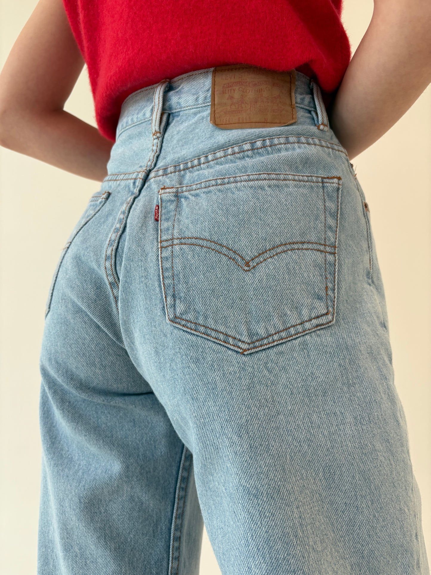 Jeans old vintage Levi’s 501 de colecție anii 80 mom fit