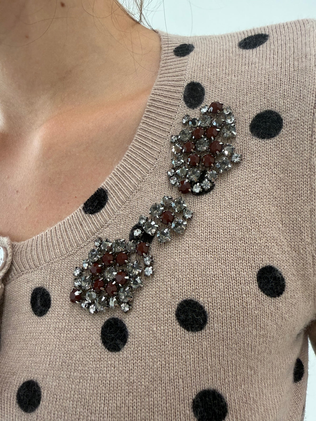 Cardigan Twinset nude cu buline și aplicații manuale din lana extrafina cu bumbac și cașmir